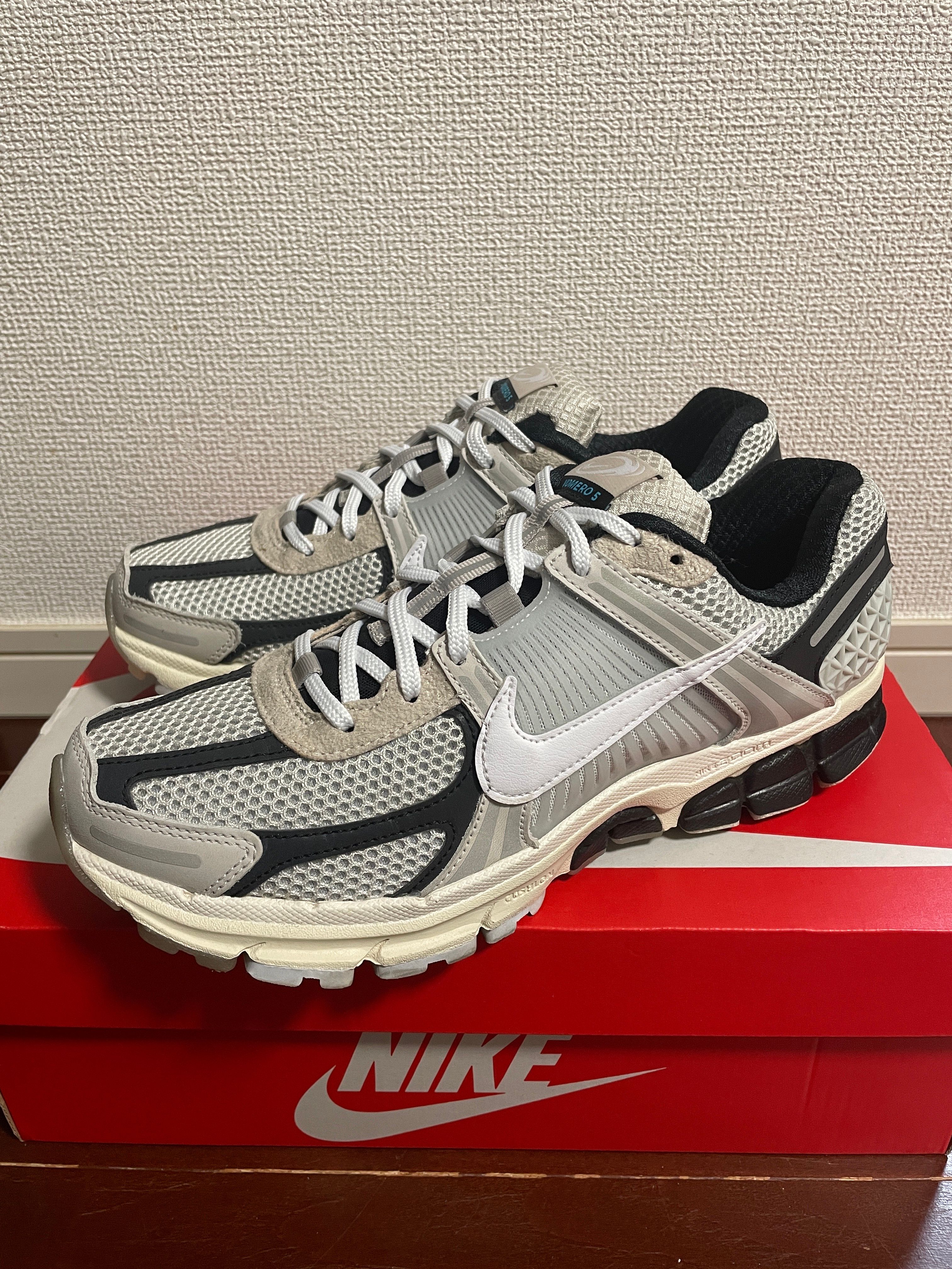 Nike Zoom Vomero 5 PRM Supersonic "Light Bone and Black"