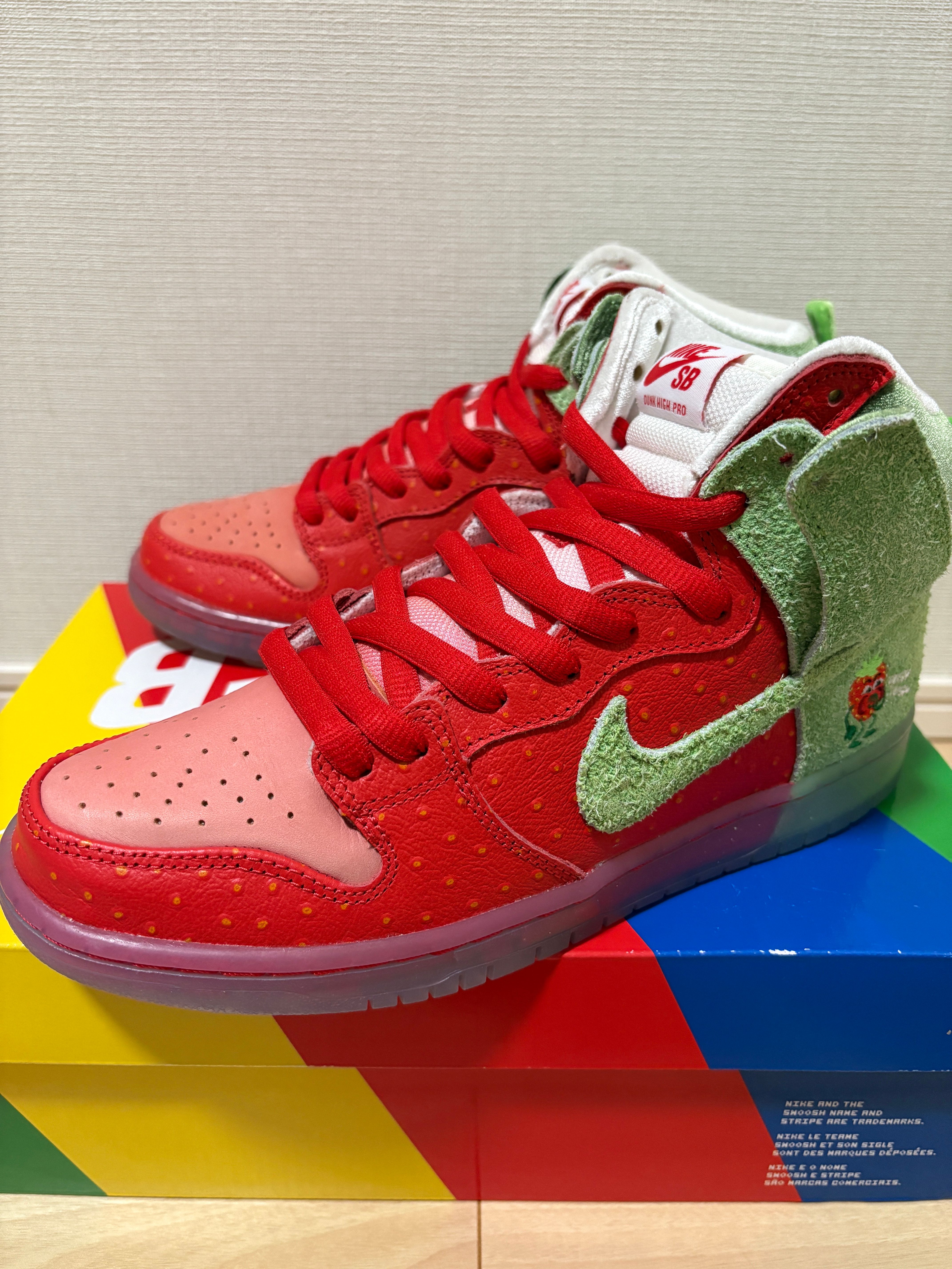 Nike SB Dunk High "Strawberry Cough"