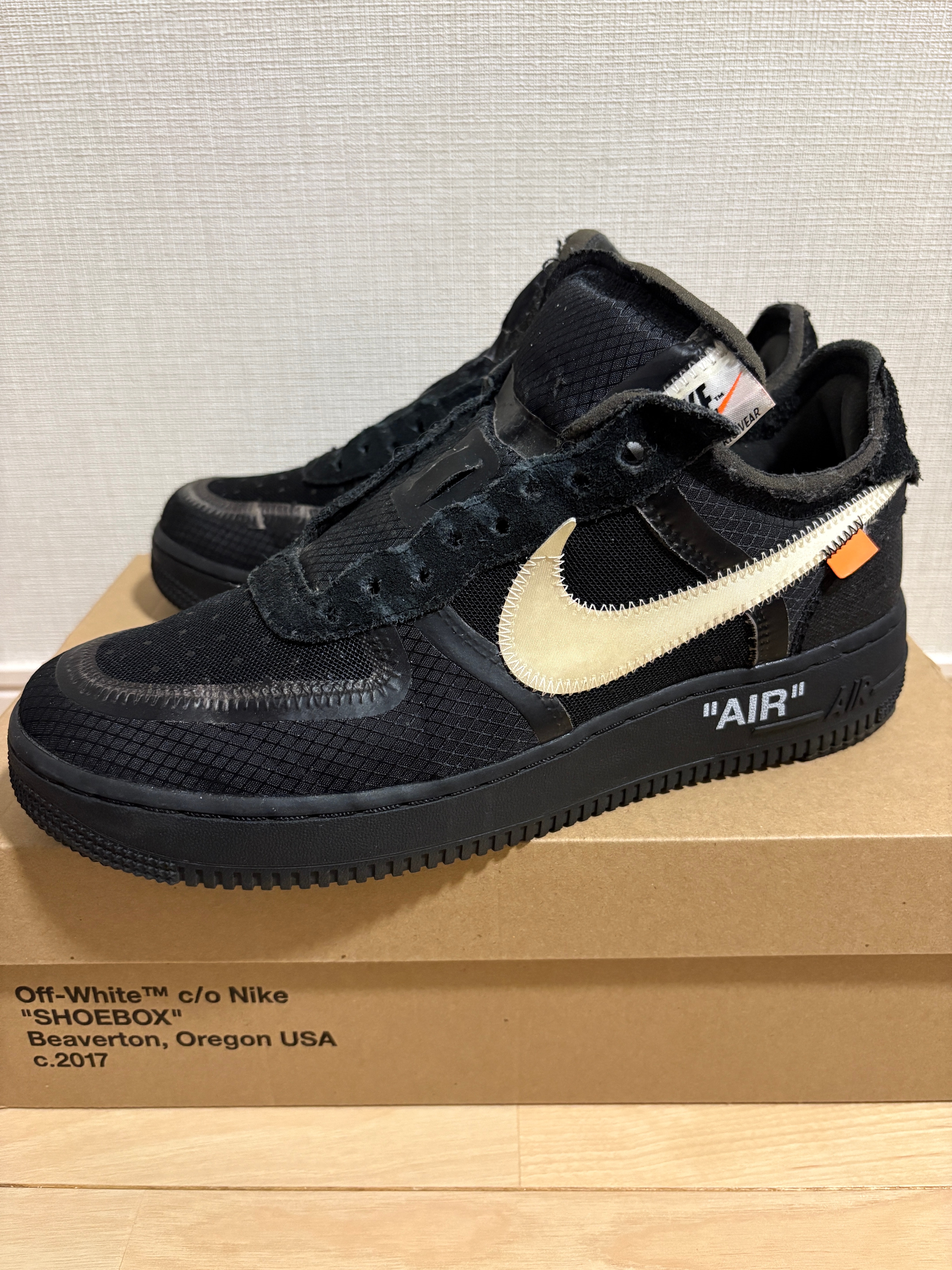 オフホワイト × ナイキ エアフォース1 ロー "ブラック"