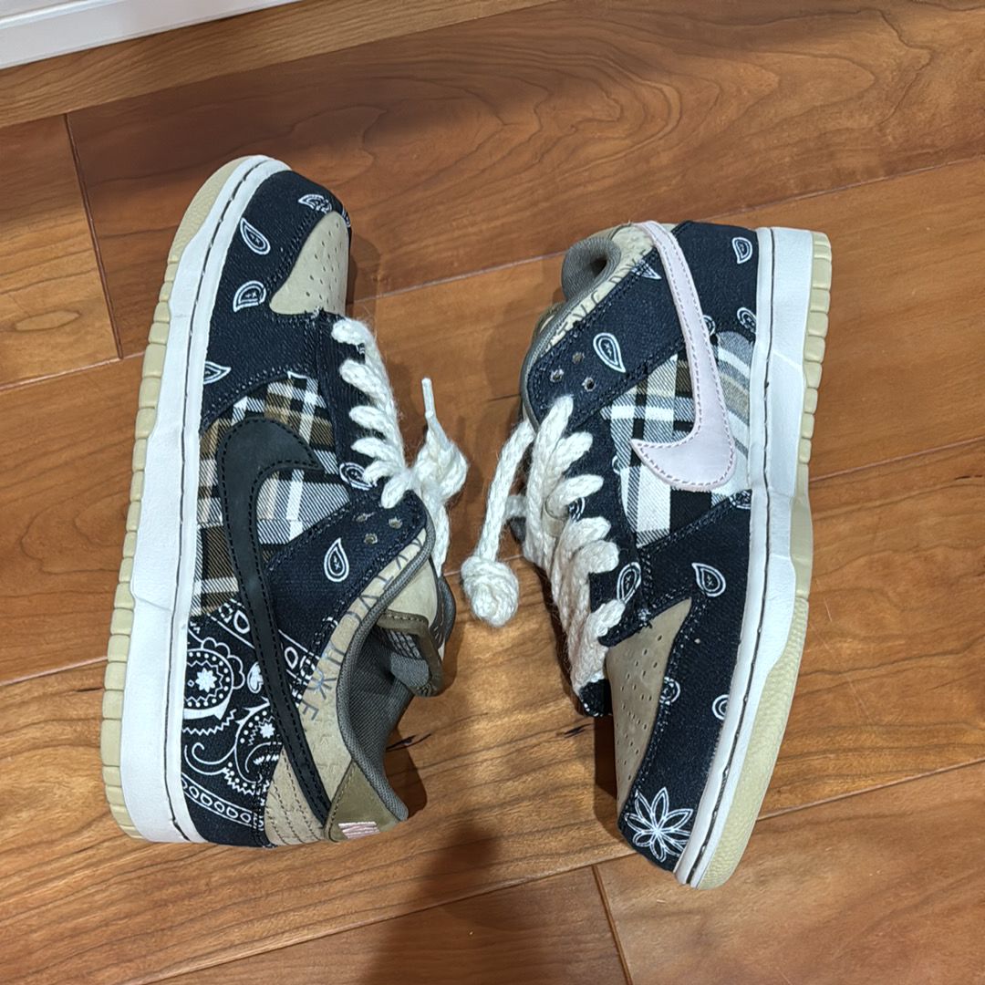 Travis Scott × Nike SB Dunk Low (Special Box)