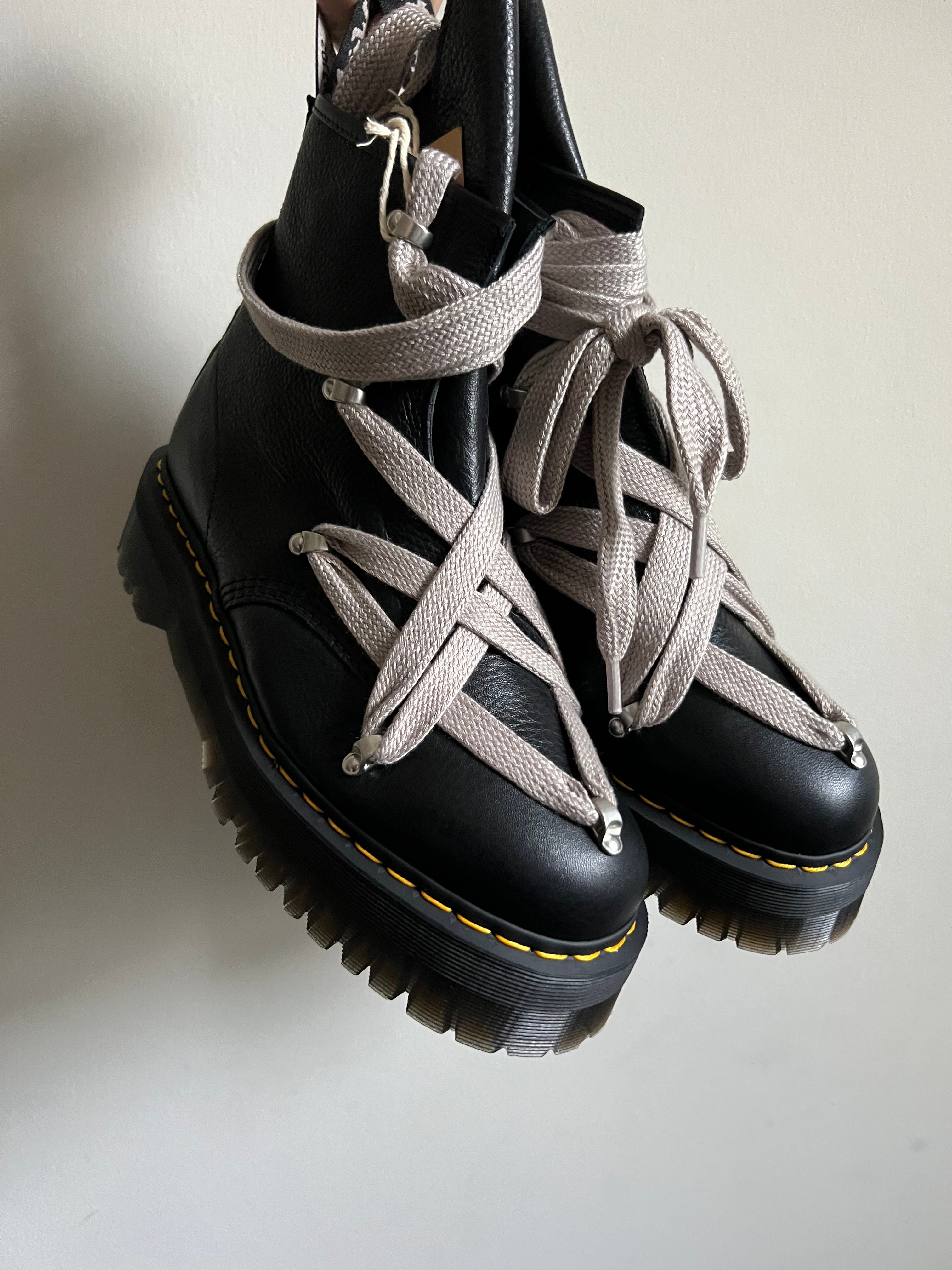 Rick Owens × Dr.Martens 1460 Quad Pent 8-Eye Boots "Black" 이미지