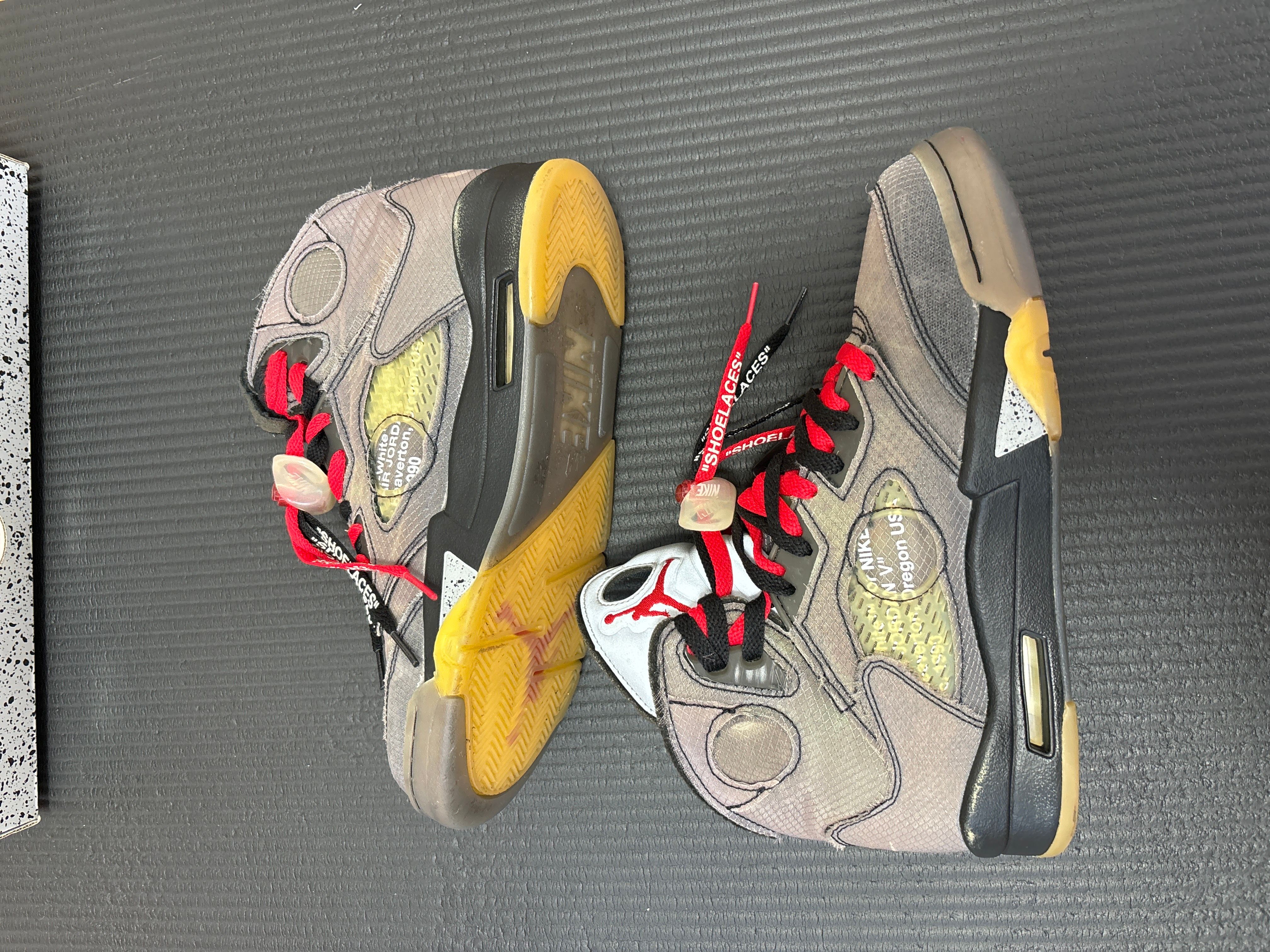 Off-White × Nike Air Jordan 5 "Black/Muslin/Fire Red"