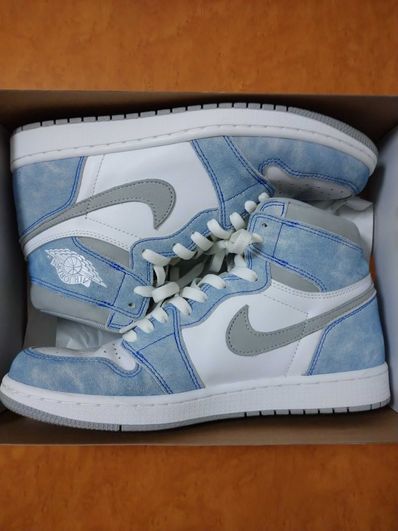 Nike Air Jordan 1 High OG "Hyper Royal"
