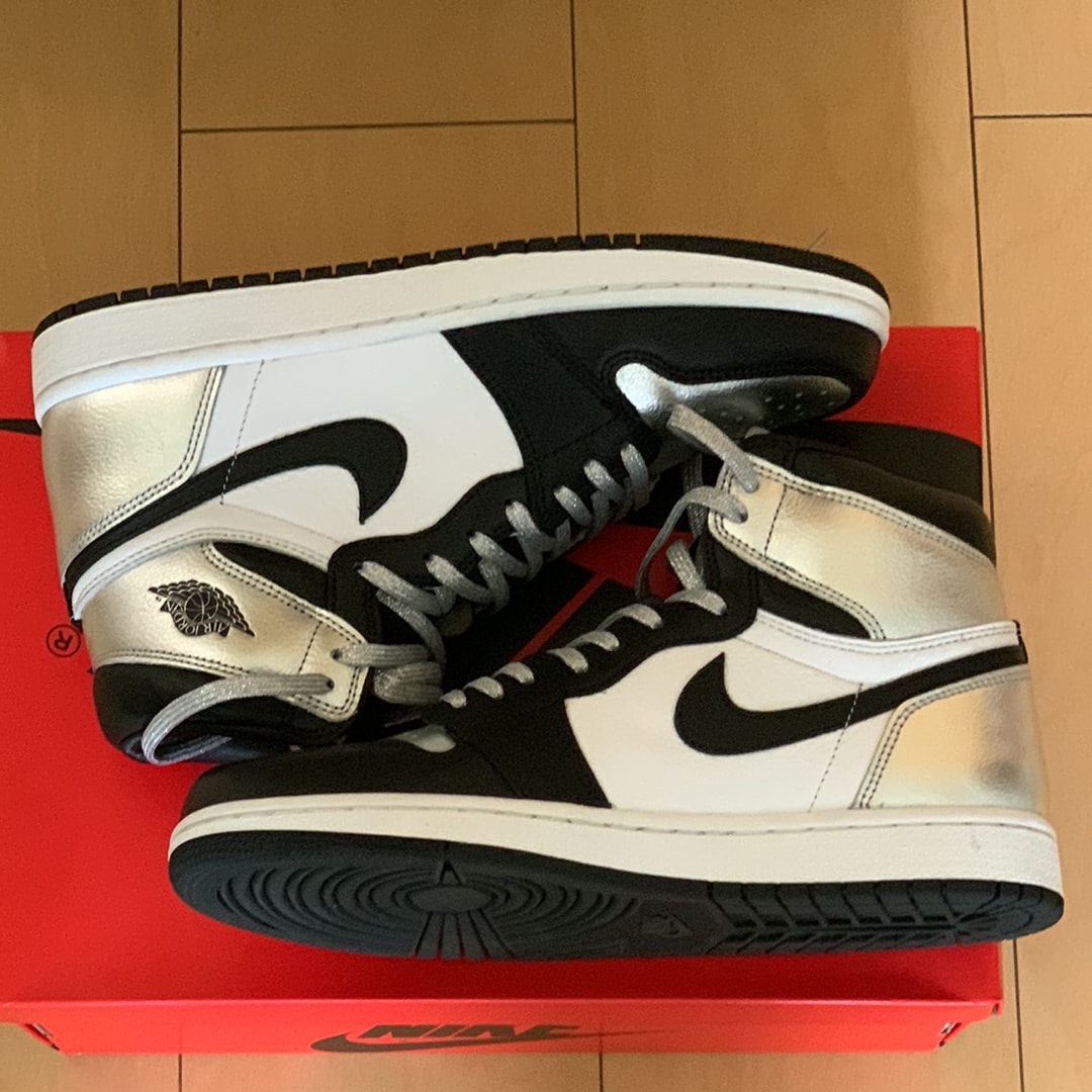 Nike Women's Air Jordan 1 Retro High OG "Silver Toe"