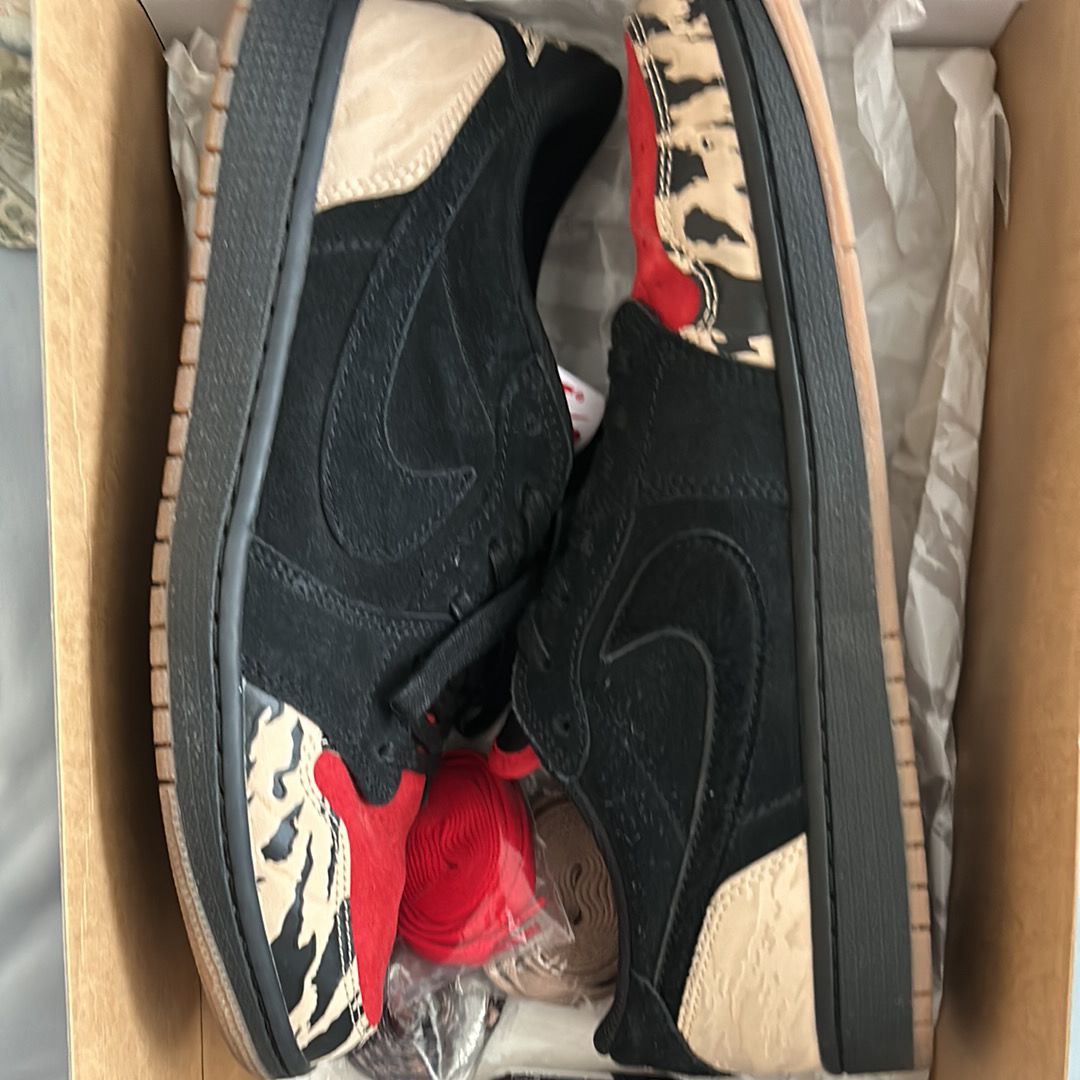 Sole Fly × Nike Air Jordan 1 Low "Black and Sport Red"