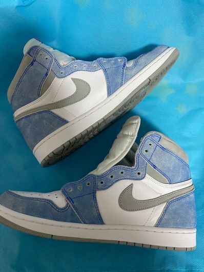 Nike Air Jordan 1 High OG "Hyper Royal"