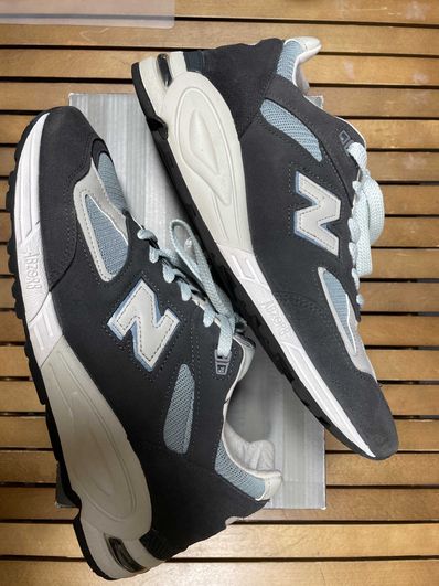 KITH Ronnie Fieg × New Balance 990V2 "Steel Blue"