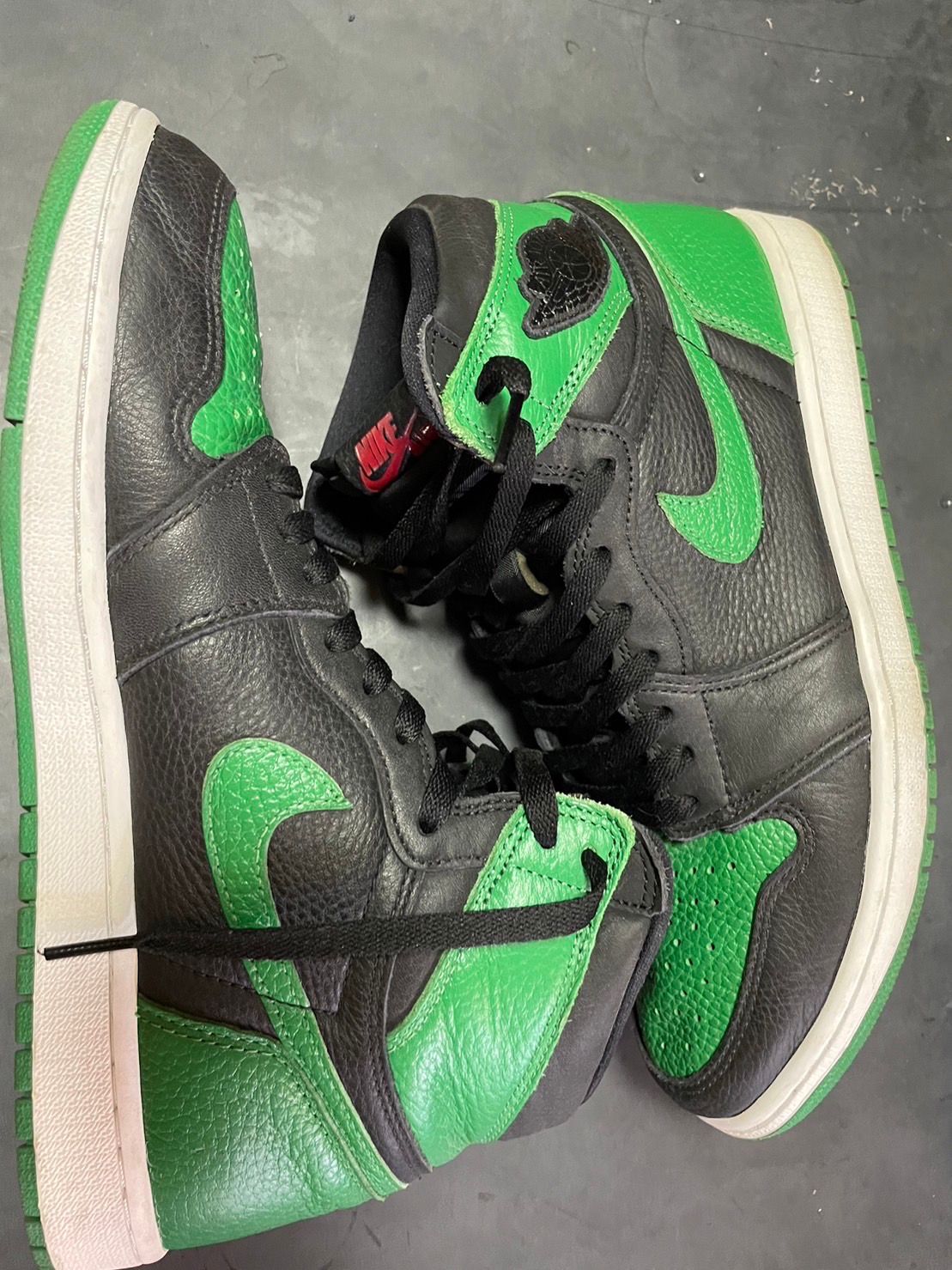 Nike Air Jordan 1 Retro High OG "Black/Pine Green" (2020)