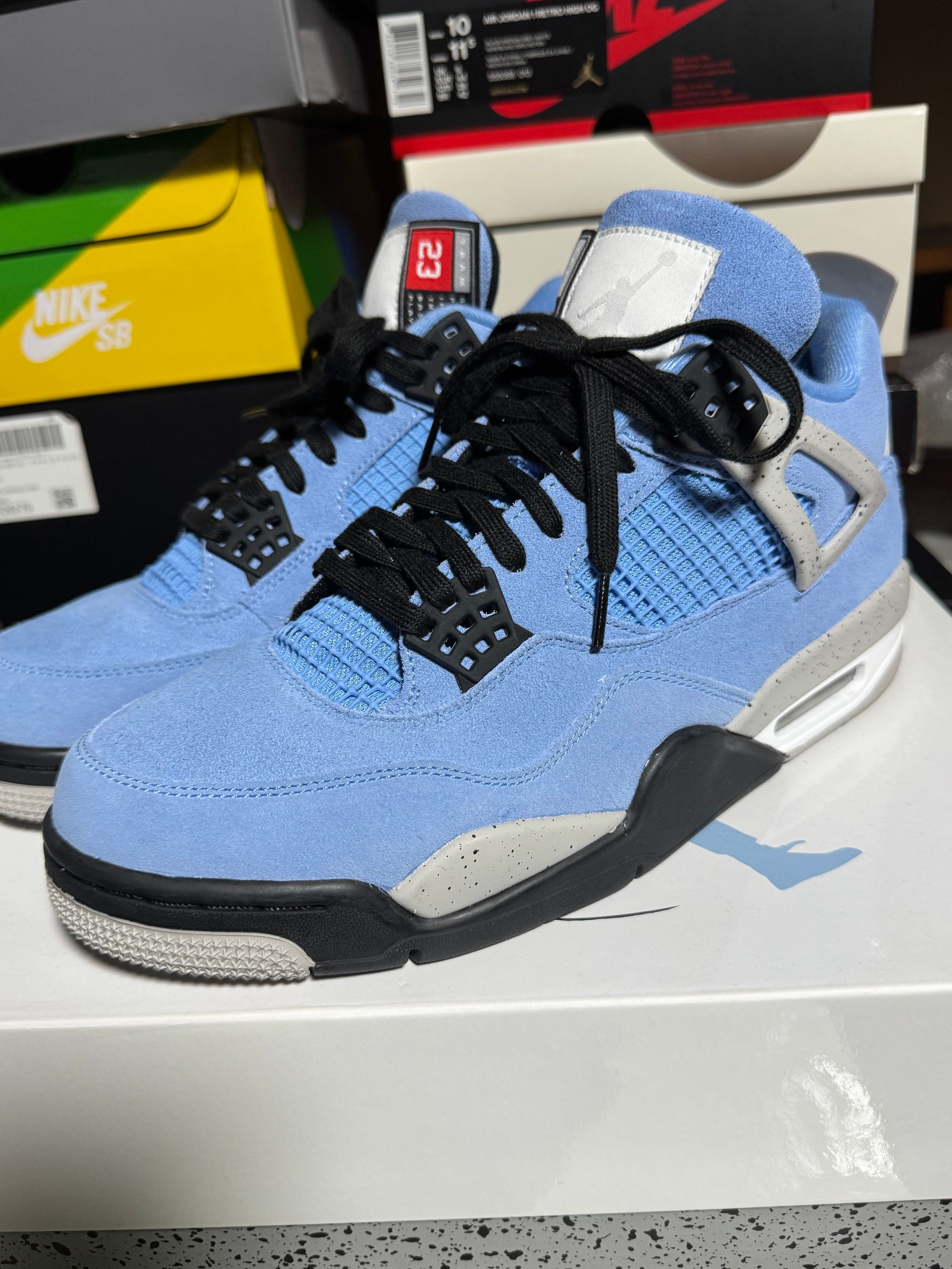 Nike Air Jordan 4 "University Blue"