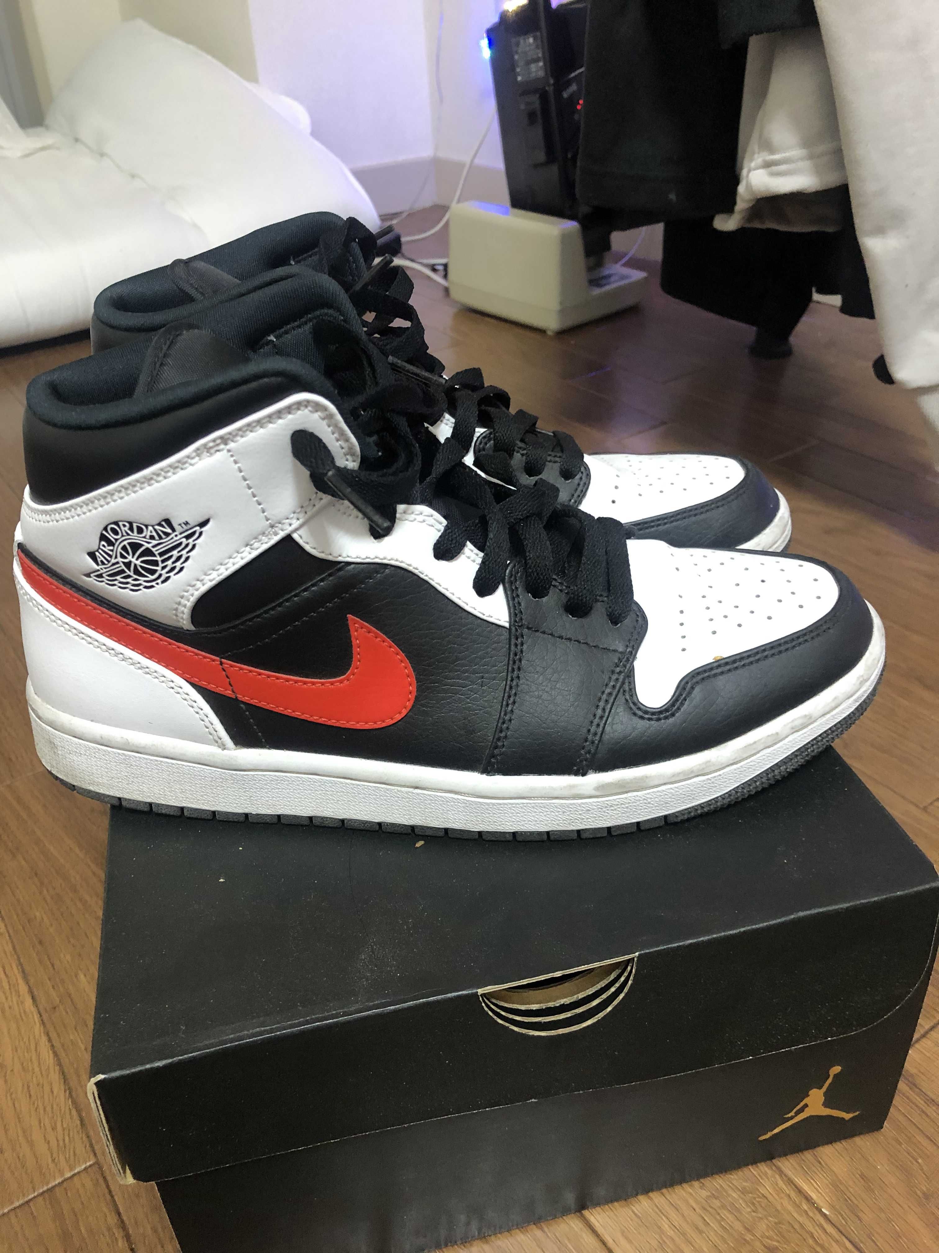 NIKE AIR JORDAN 1 MID "BLACK/CHILE RED/WHITE"