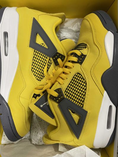 Nike Air Jordan 4 "Tour Yellow"