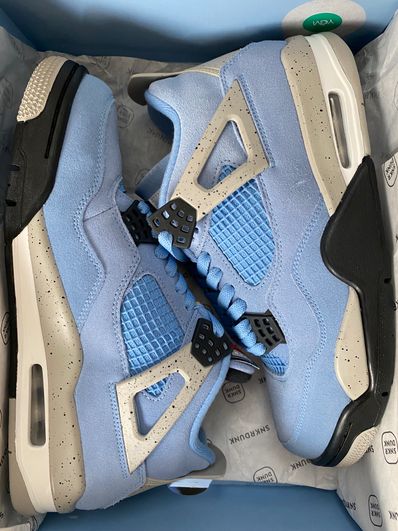 Nike Air Jordan 4 "University Blue"