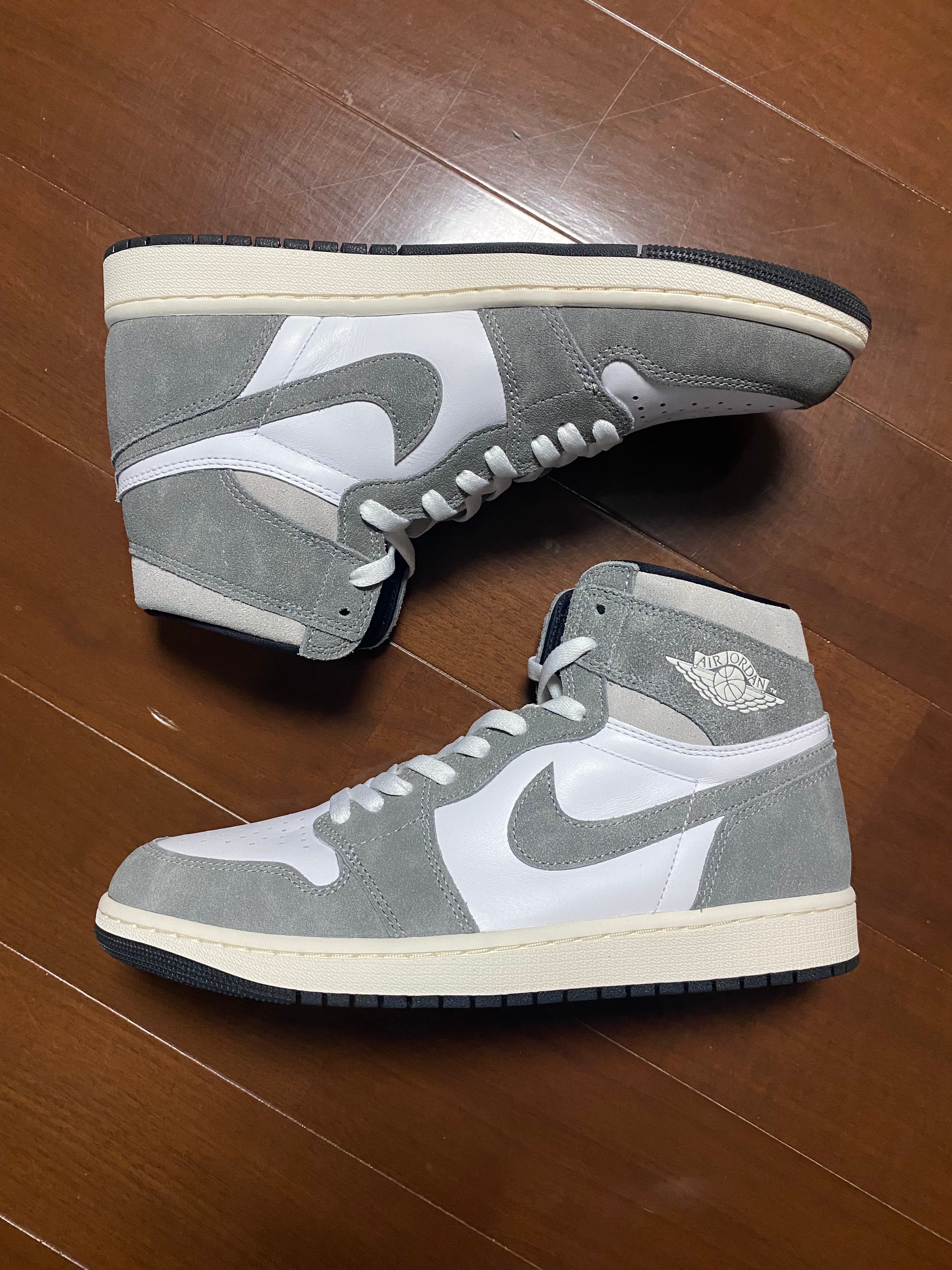 Nike Air Jordan 1 Retro High OG "Black and Smoke Grey"