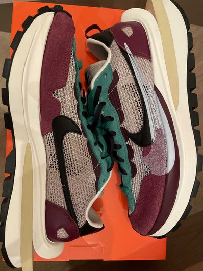 sacai × Nike Vapor Waffle "String/Red/Green"