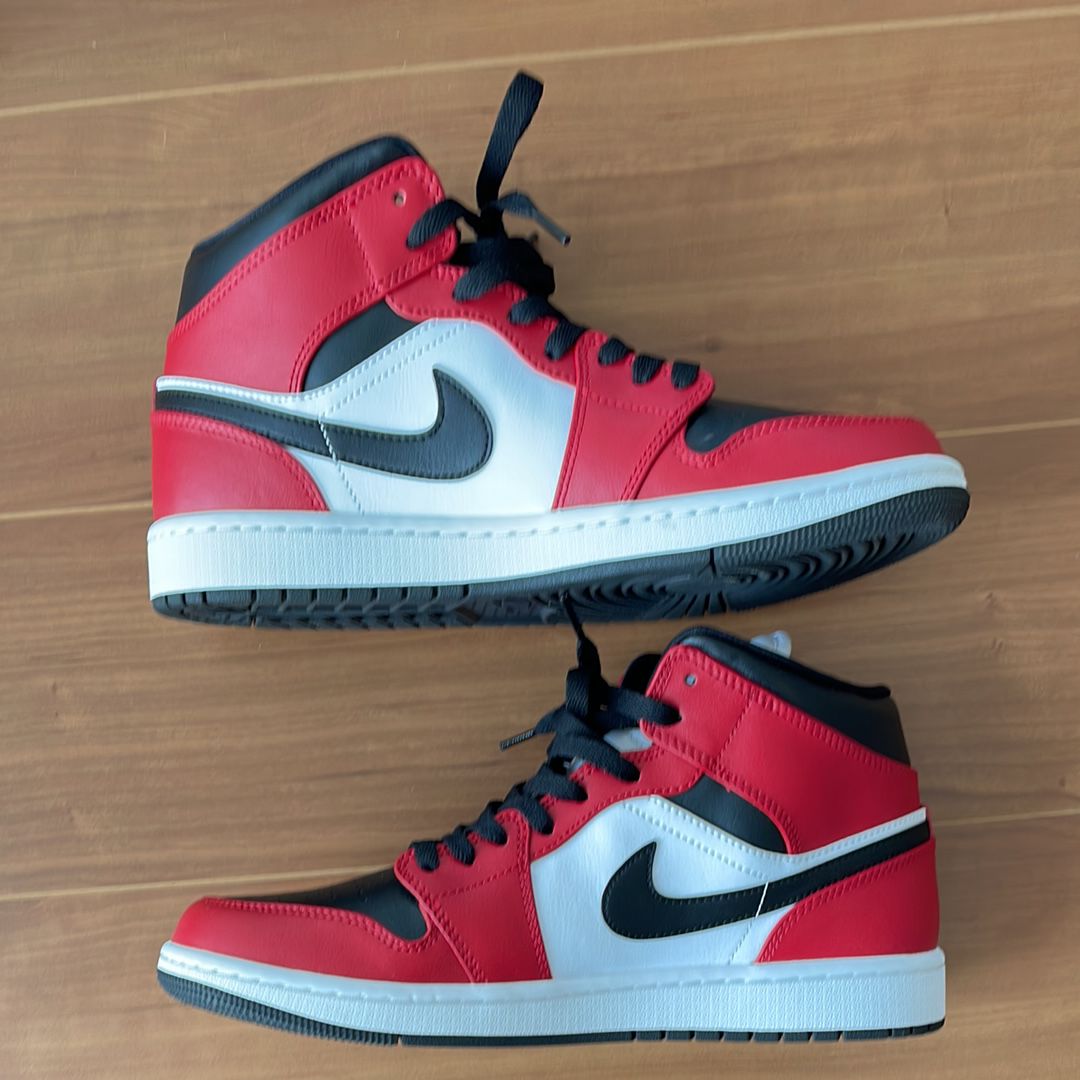 Nike Air Jordan 1 Mid "Chicago Black Toe"