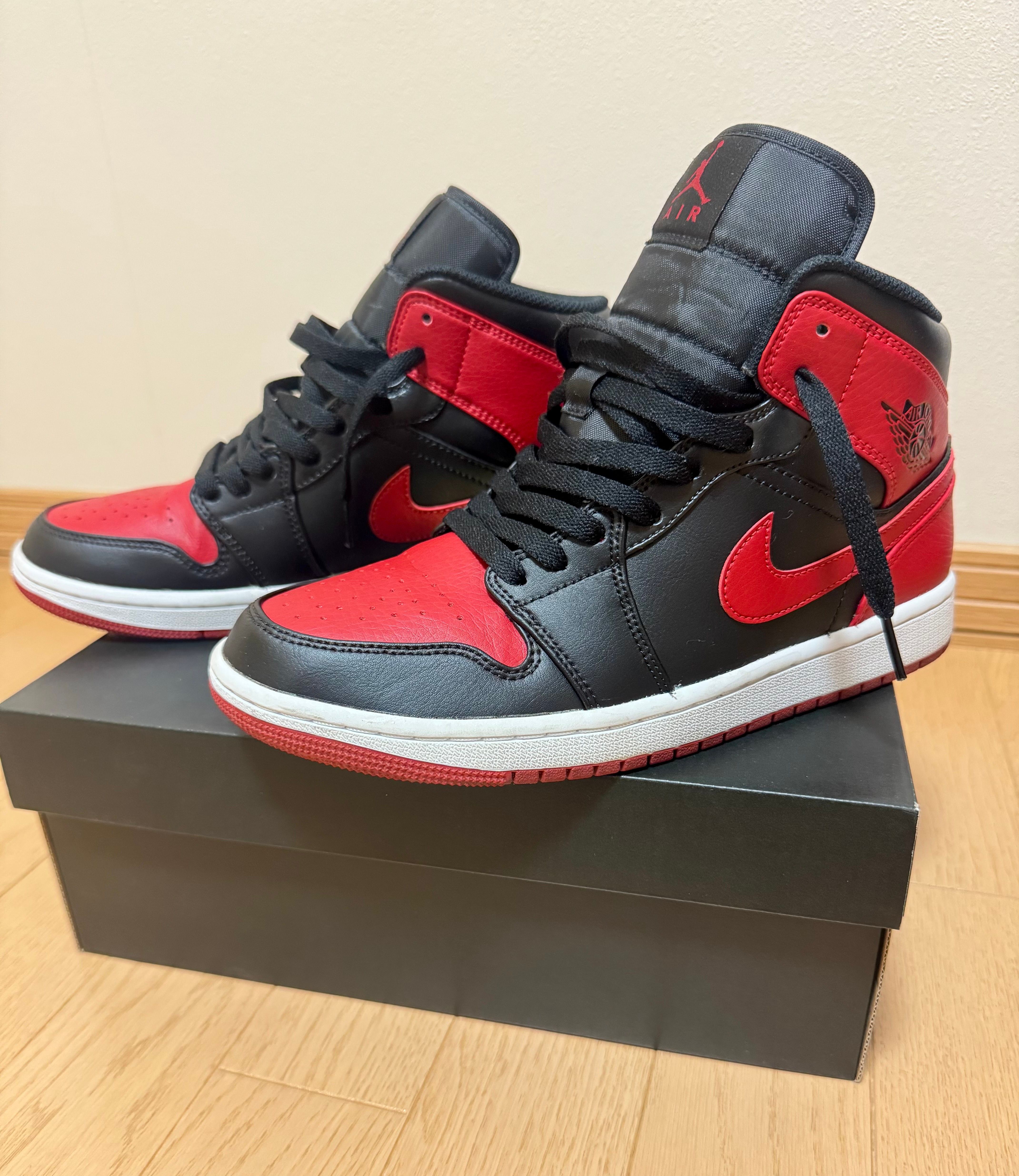 Nike Air Jordan 1 Mid "Bred"