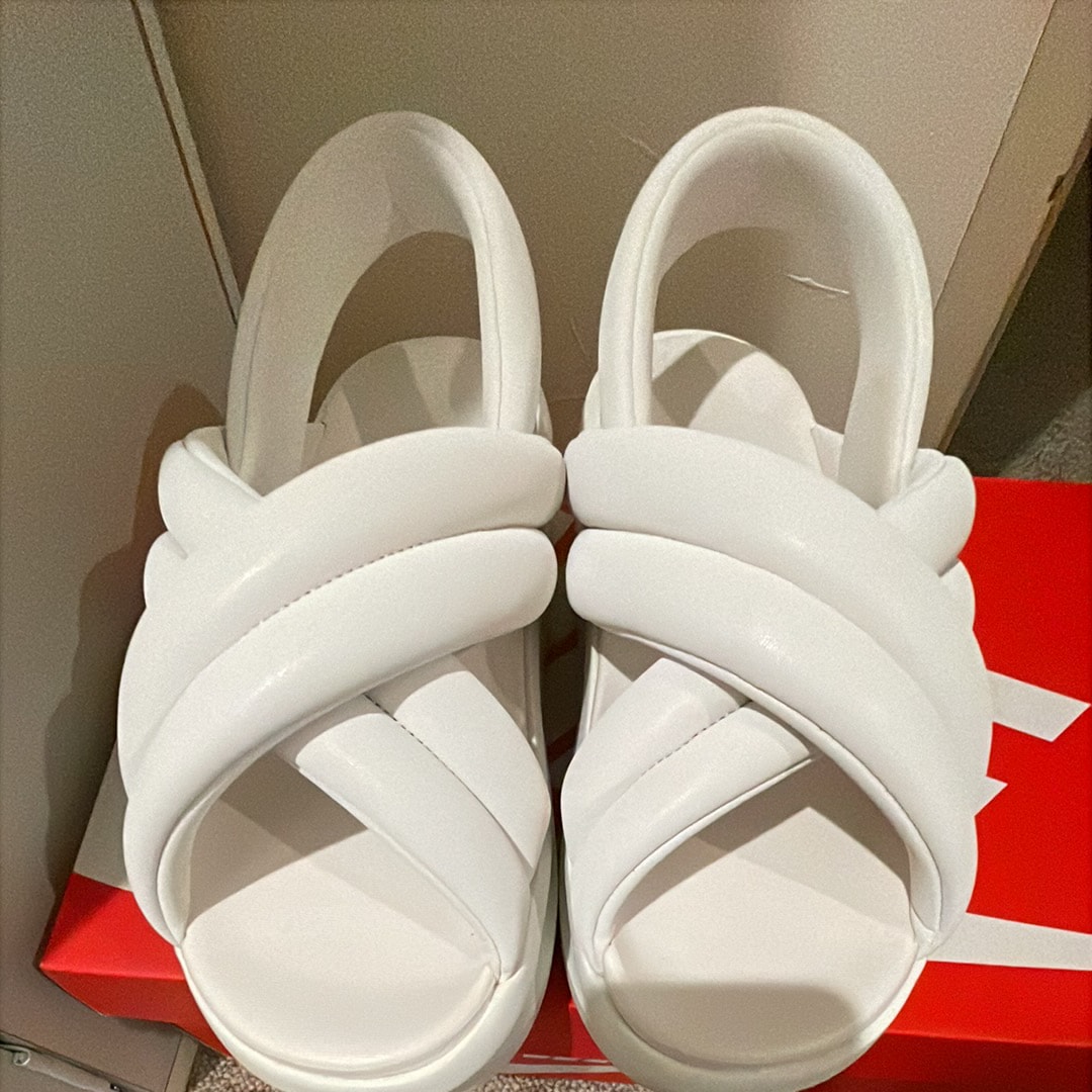 Nike Women's Air Max Isla Sandal "Light Bone/Pure Platinum/Alabaster"