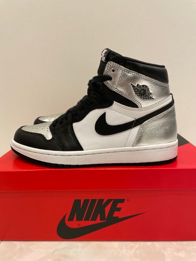 Nike Women's Air Jordan 1 Retro High OG "Silver Toe"