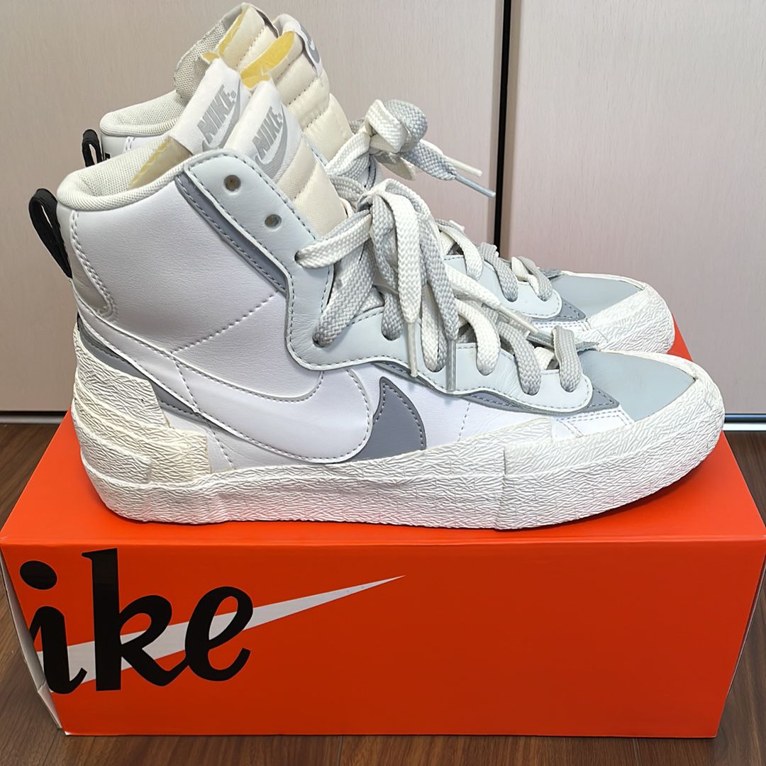 sacai × NIKE BLAZER MID "WHITE/WOLF GREY"