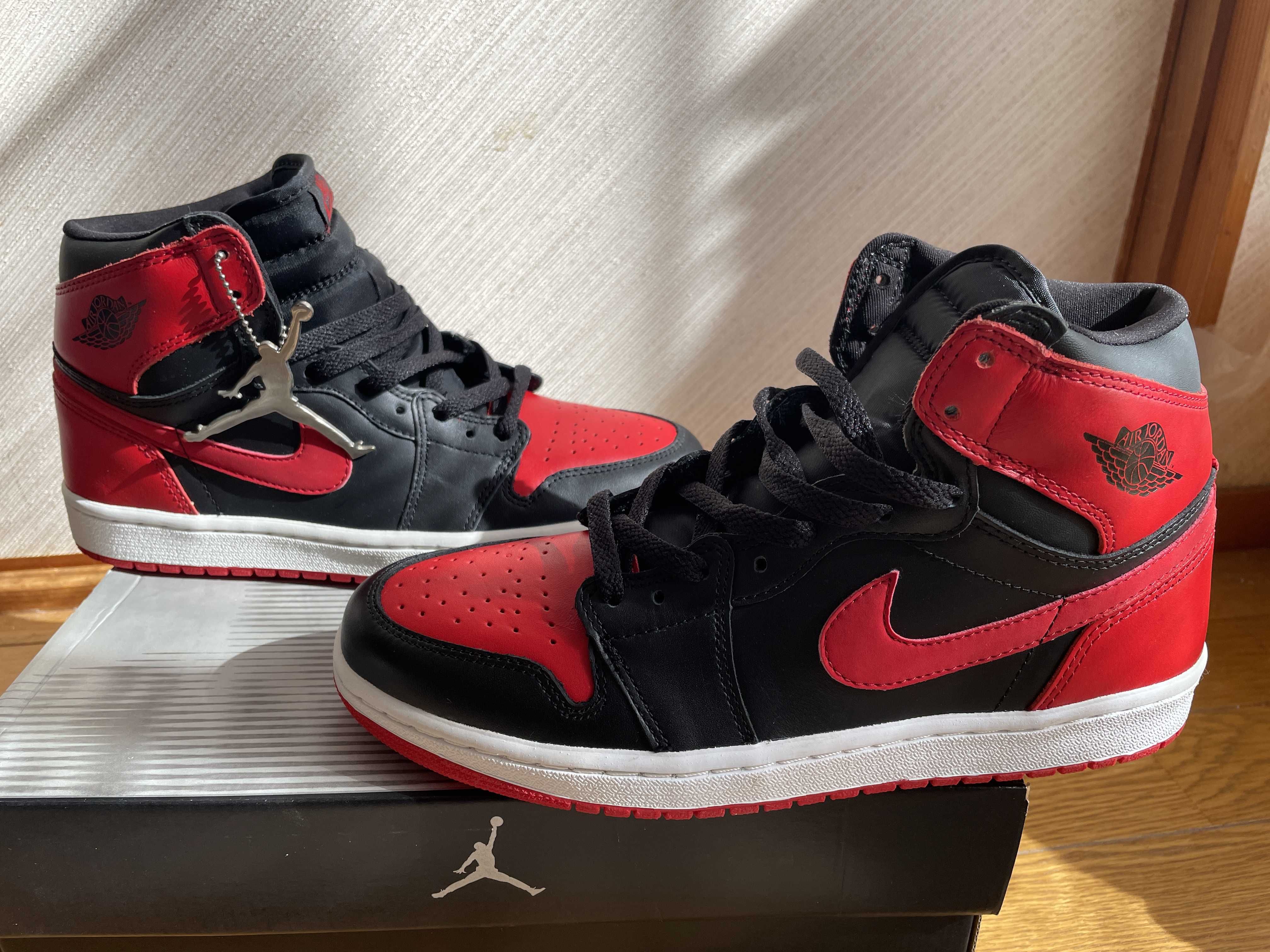 Nike Air Jordan 1 Retro High "Black Varsity Red/Bred"(2001)