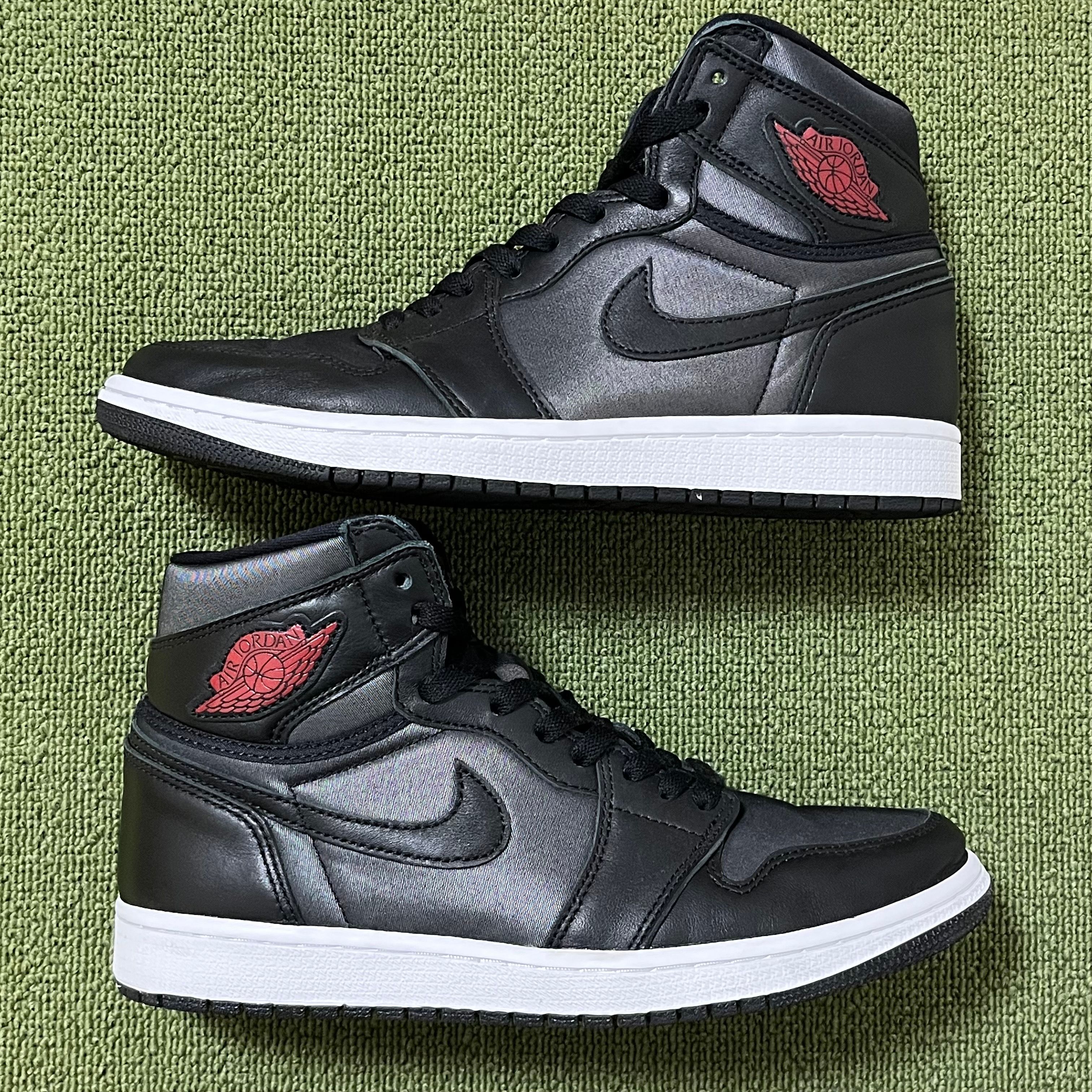 Nike Air Jordan 1 Retro High OG "Black/Metallic Silver/Gym Red"