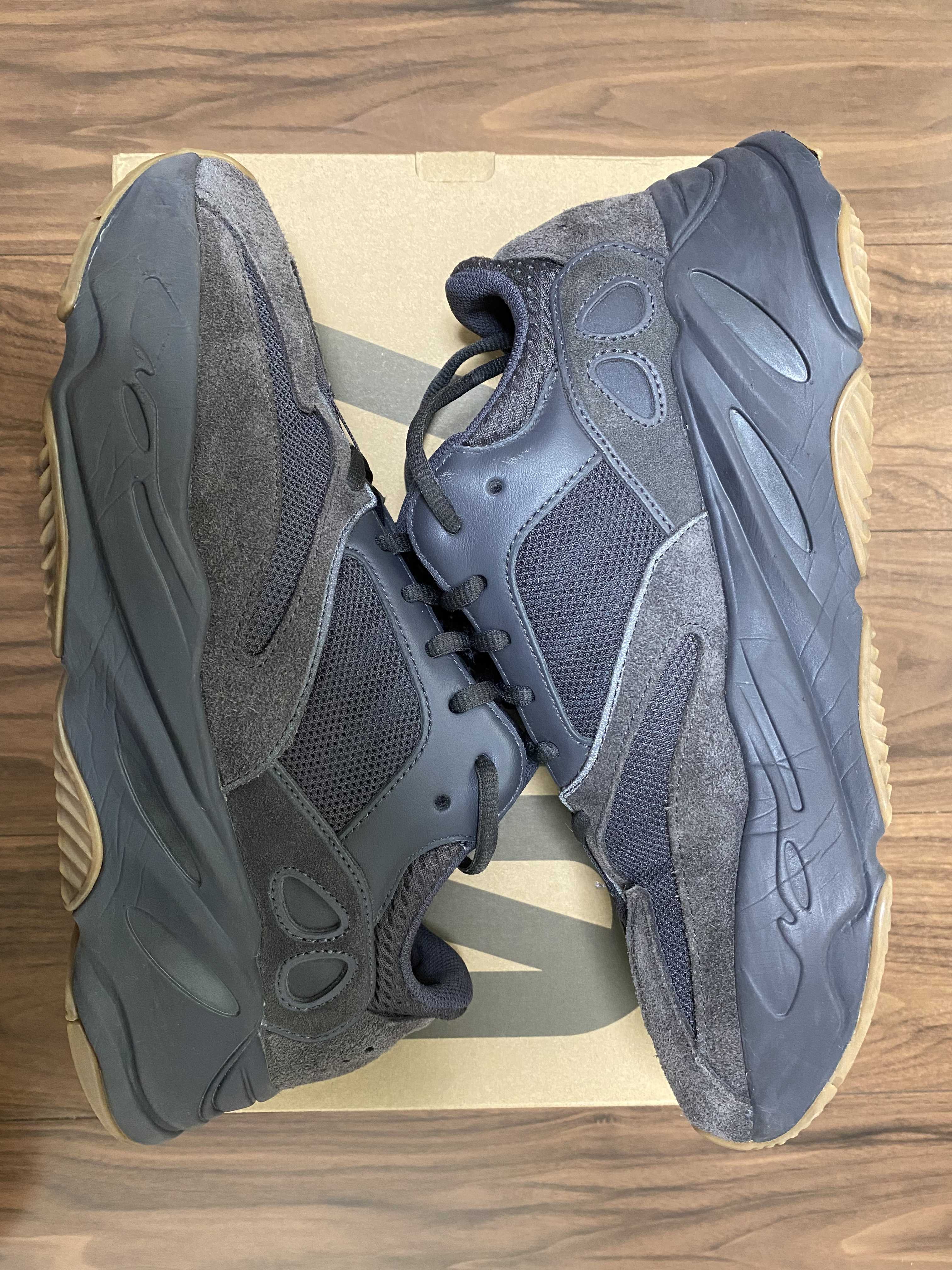 adidas YEEZY Boost 700 "Utility Black"