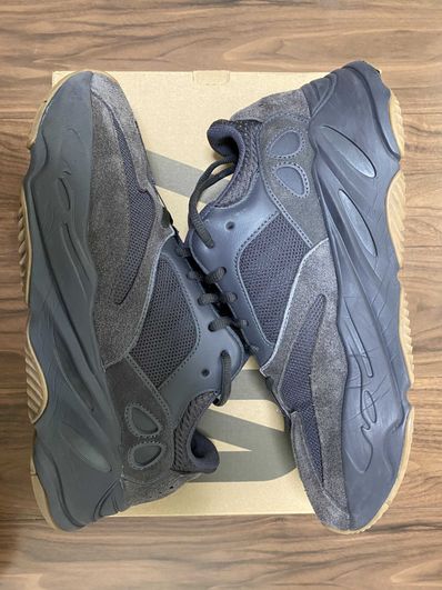 adidas YEEZY Boost 700 "Utility Black"