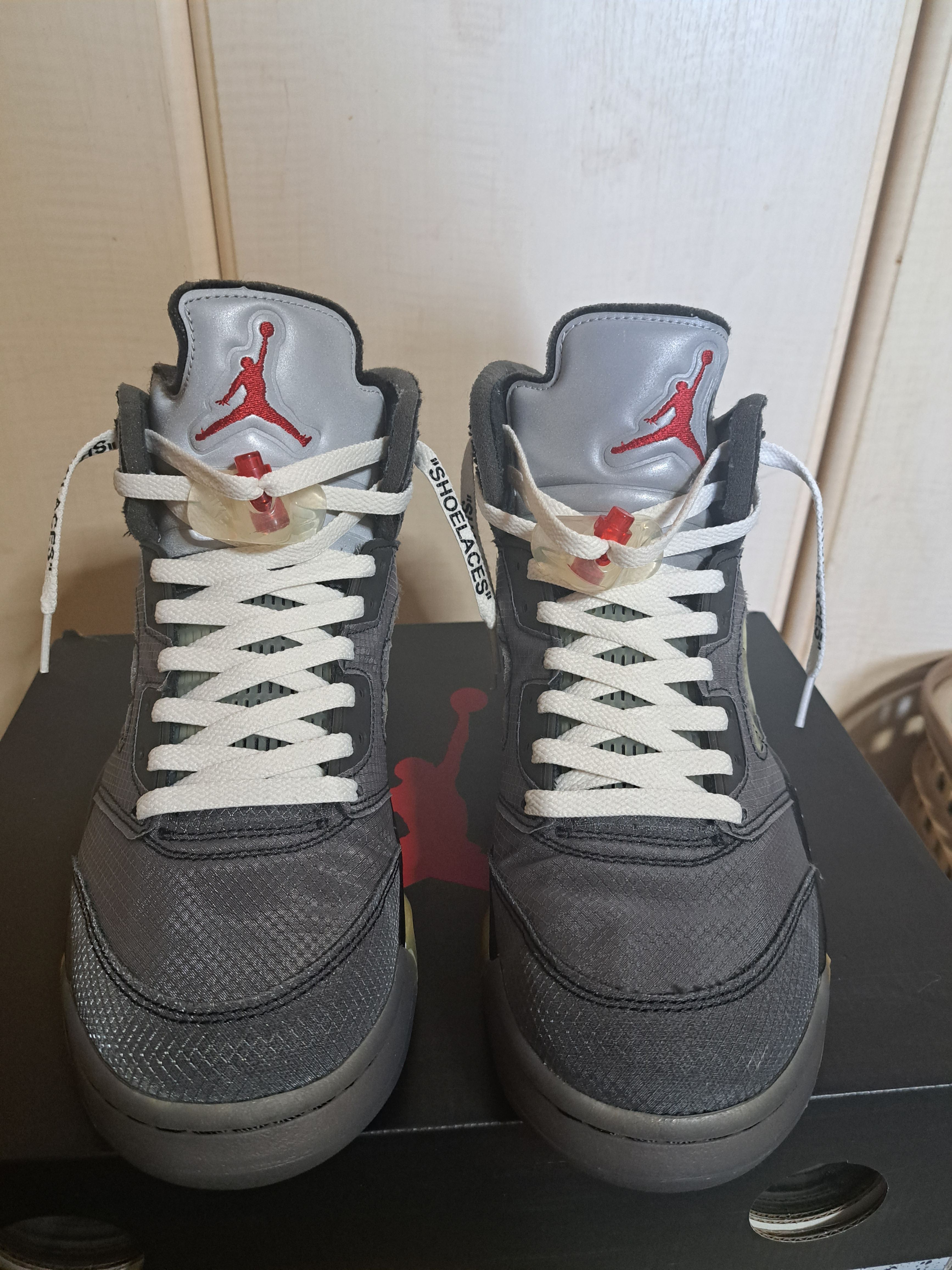 Off-White × Nike Air Jordan 5 "Black/Muslin/Fire Red"