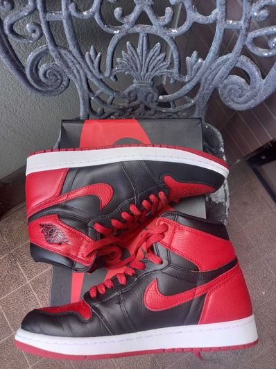 Nike Air Jordan 1 Retro High OG "Bred/Banned" (2016)