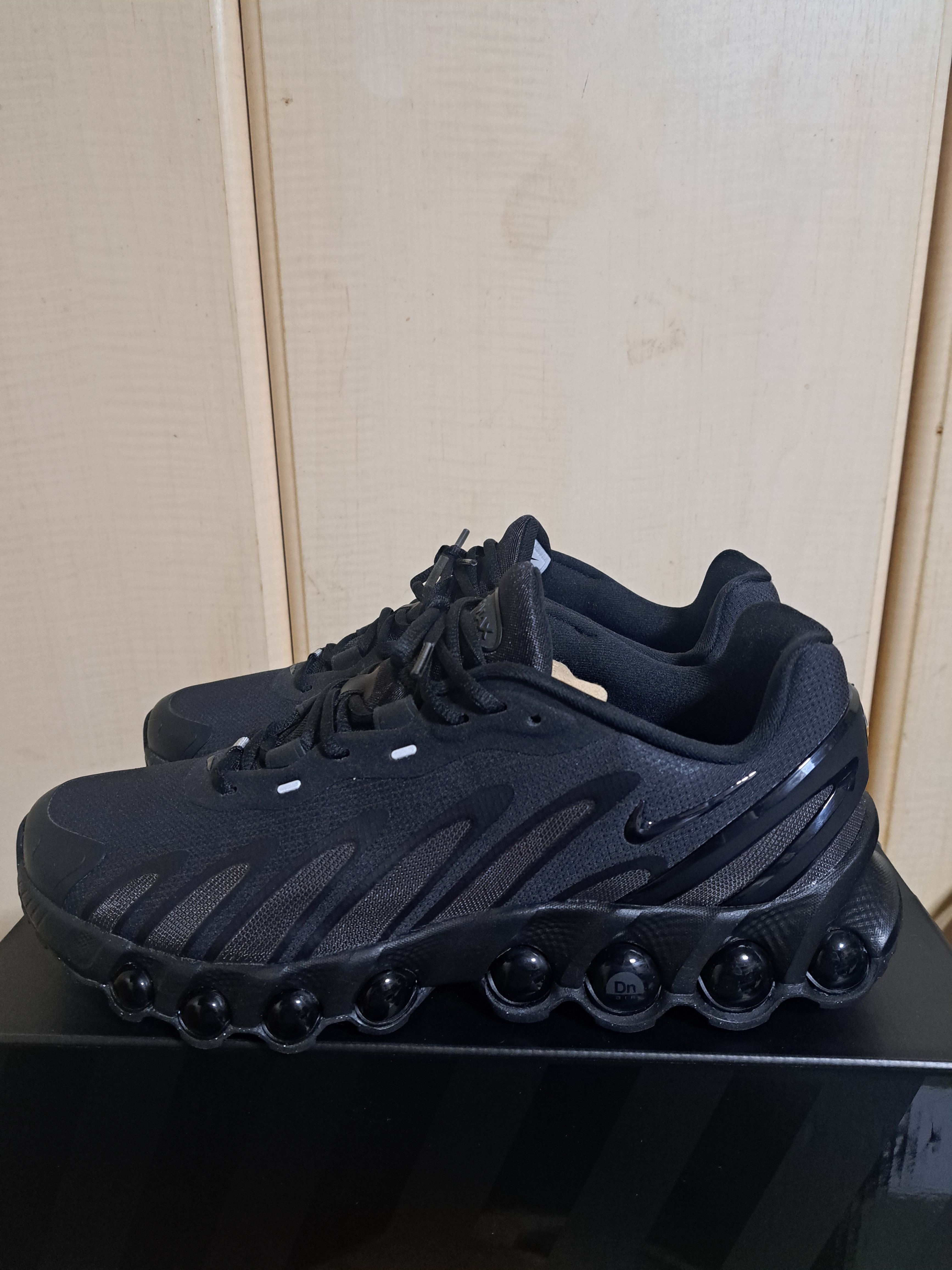 Nike Air Max DN8 "Triple Black"