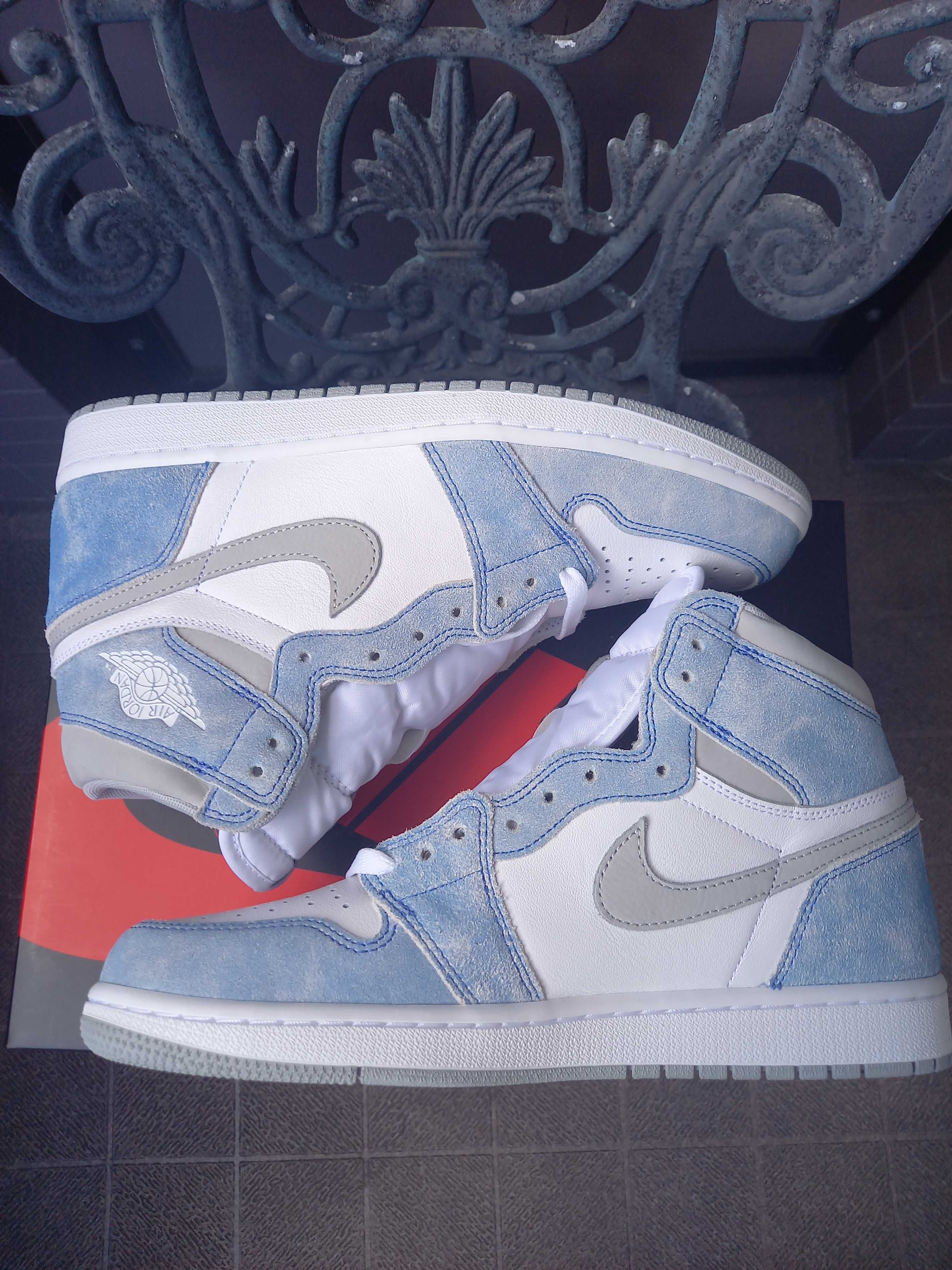 Nike Air Jordan 1 High OG "Hyper Royal"