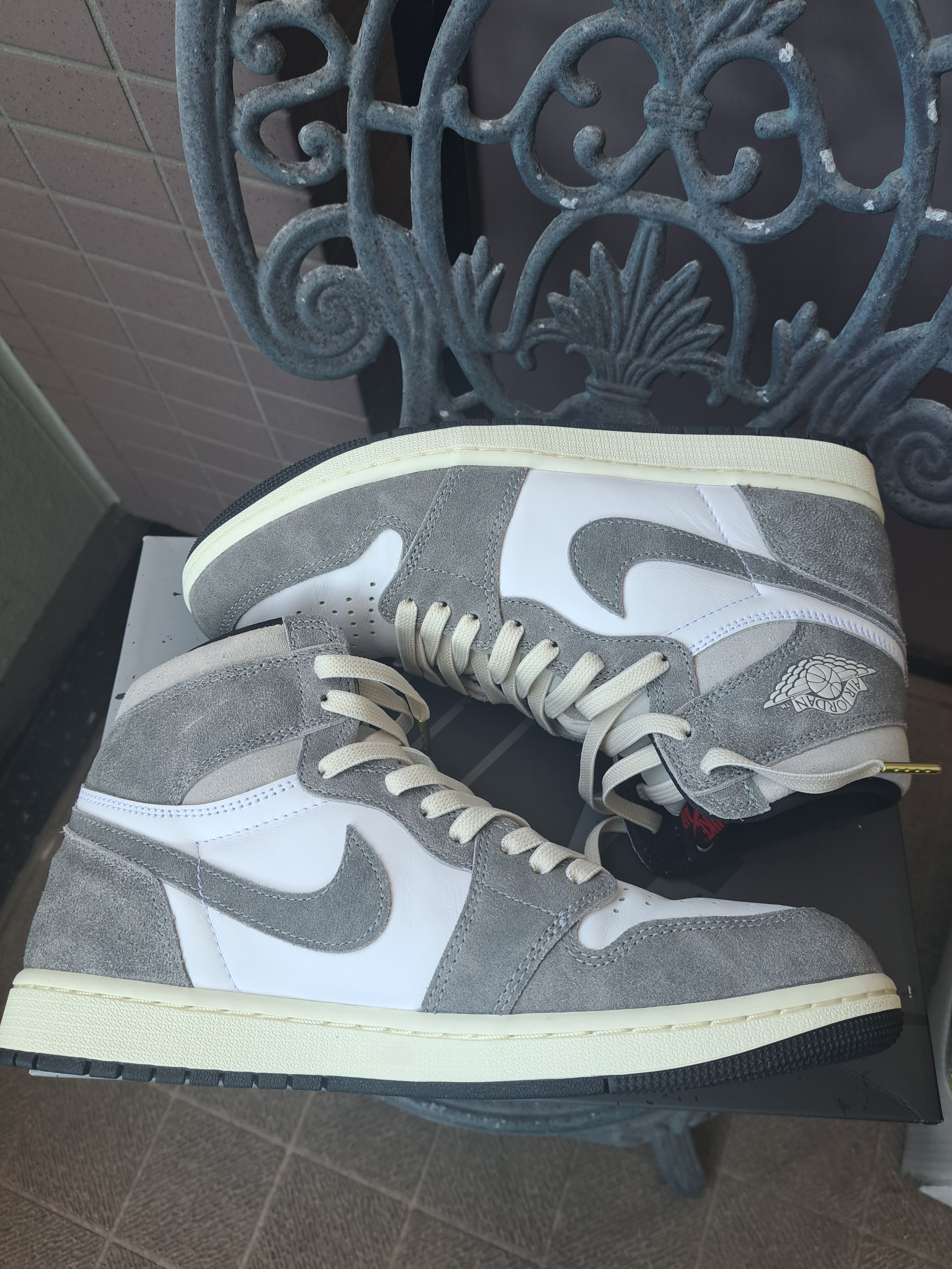 Nike Air Jordan 1 Retro High OG "Black and Smoke Grey"