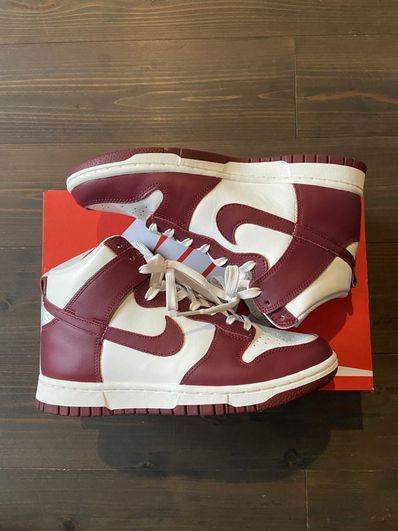 NIKE Women's DUNK HIGH "TEAM RED"