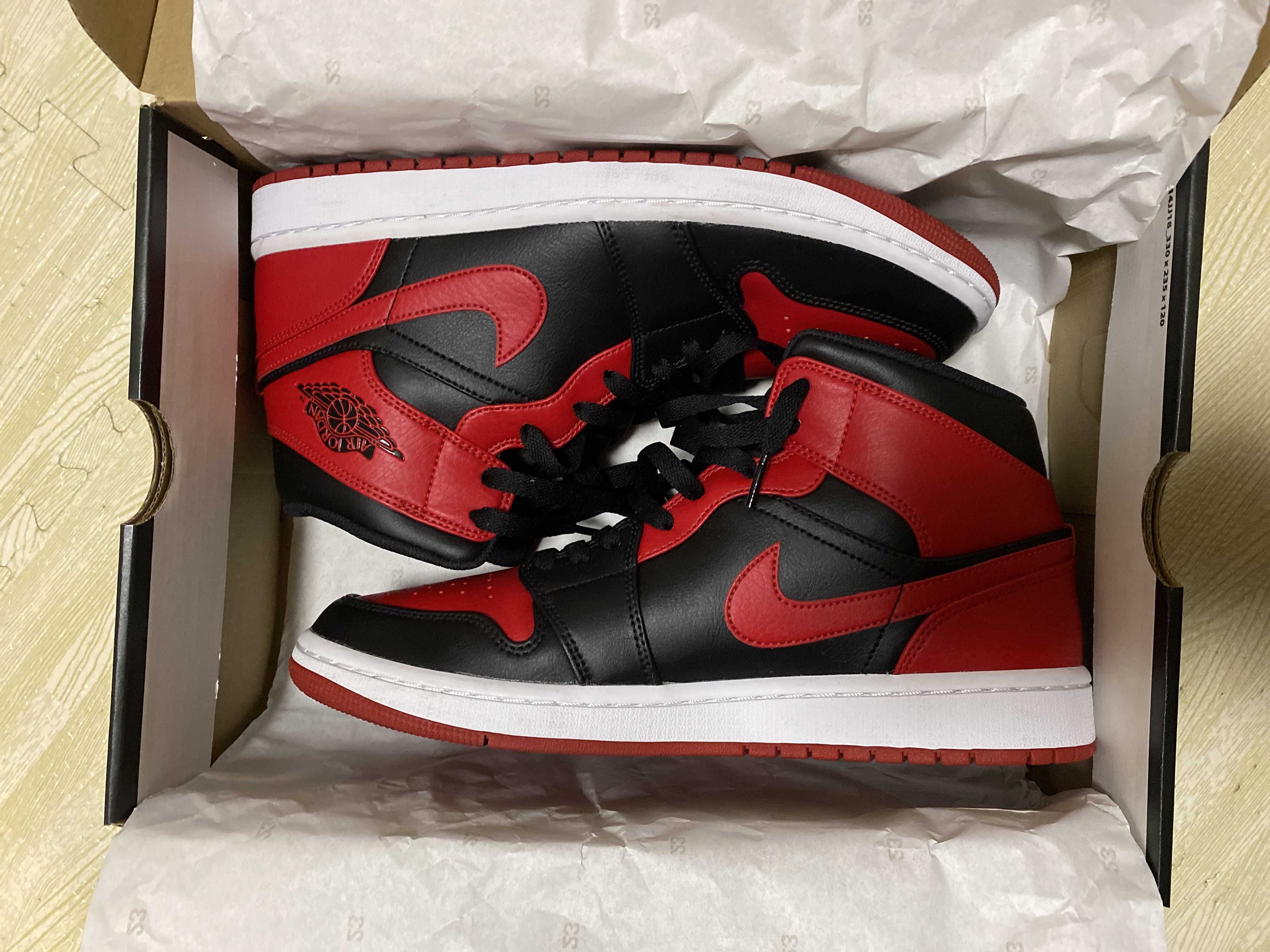 Nike Air Jordan 1 Mid "Bred"