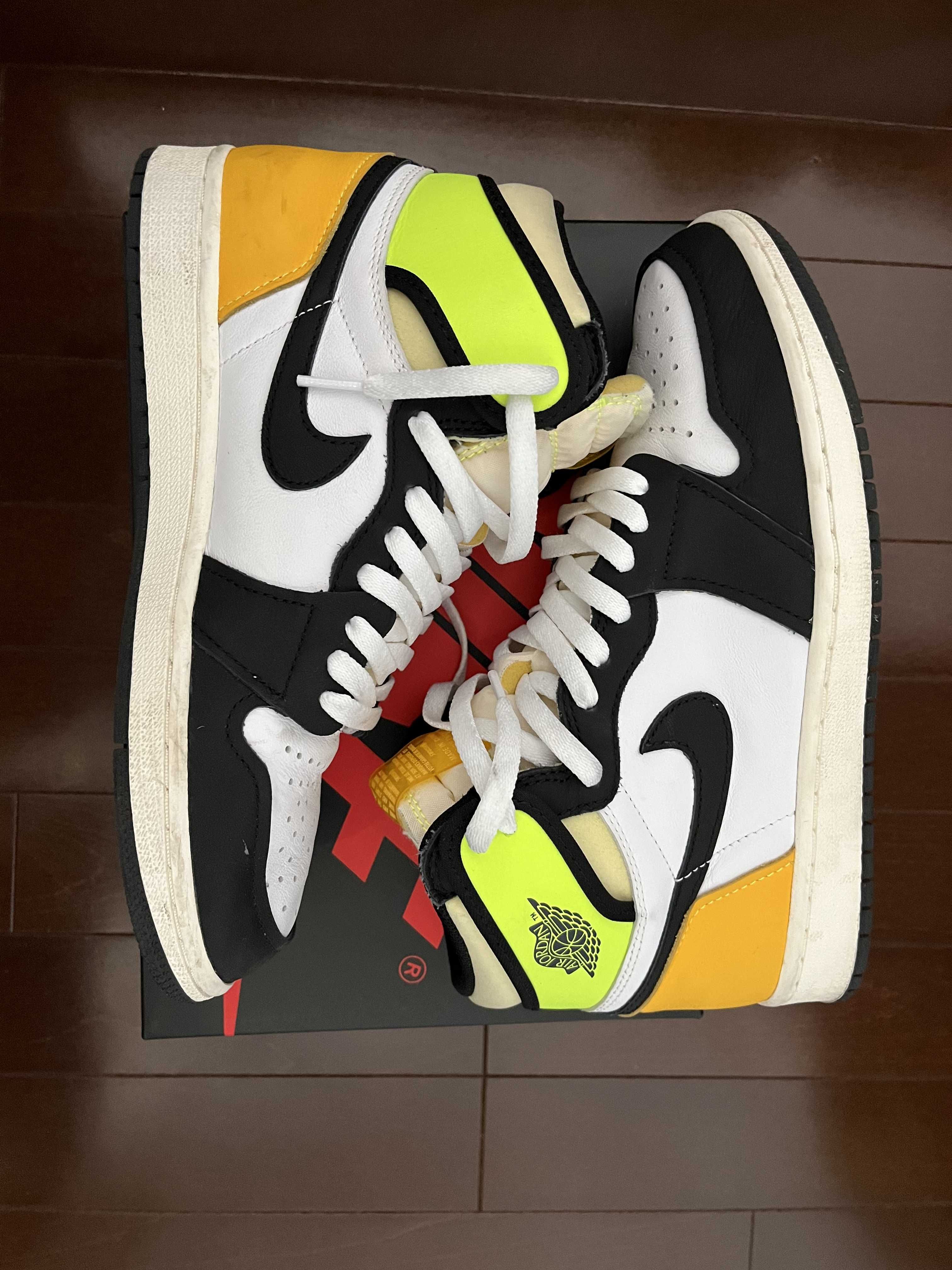 Nike Air Jordan 1 High OG "Volt Gold"