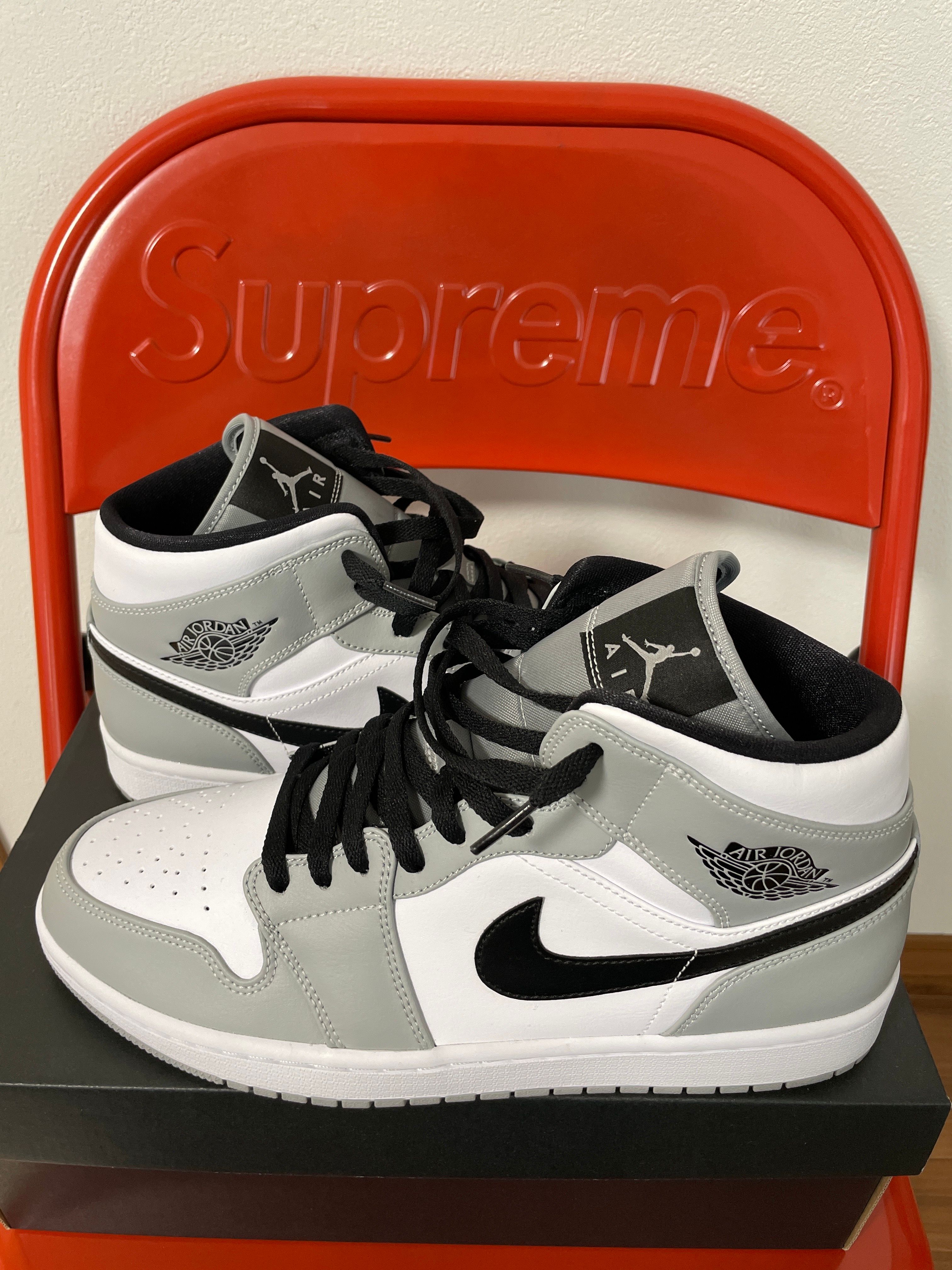 Nike Air Jordan 1 Mid "Light Smoke Grey/White/Black"
