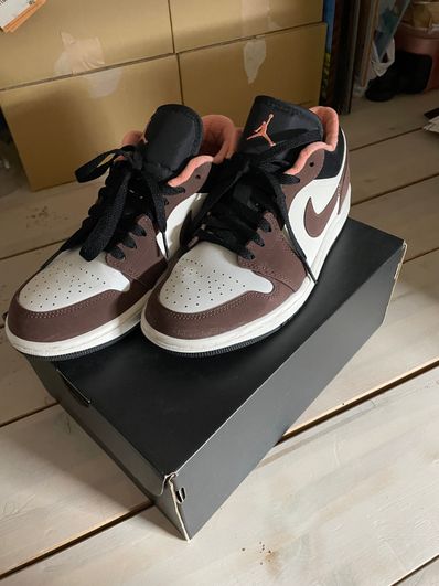 Nike Air Jordan 1 Low SE "Light Chocolate" / "Mocha Brown"