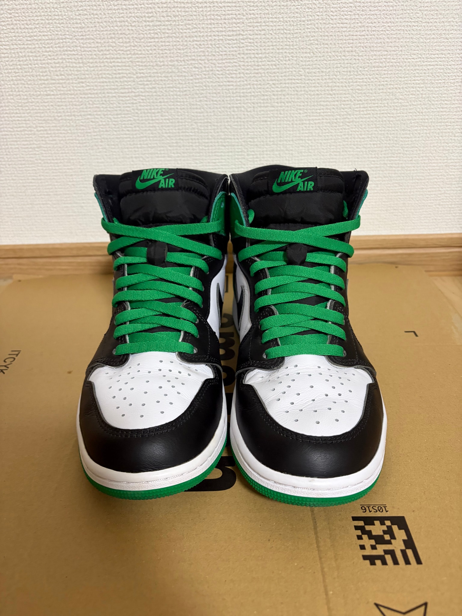 Nike Air Jordan 1 Retro High OG "Celtics/Black and Lucky Green" (2023)