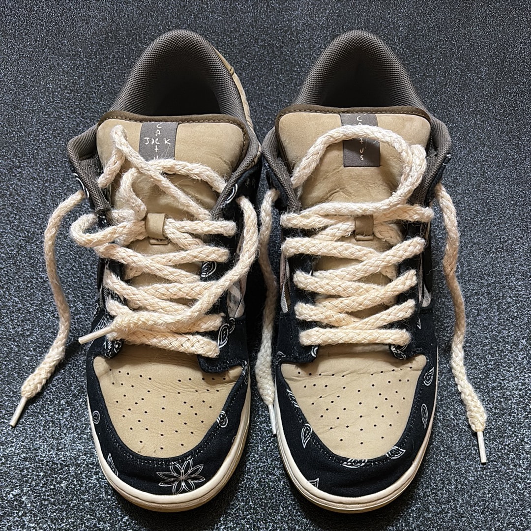 Travis Scott × Nike SB Dunk Low "Black/Parachute Beige"