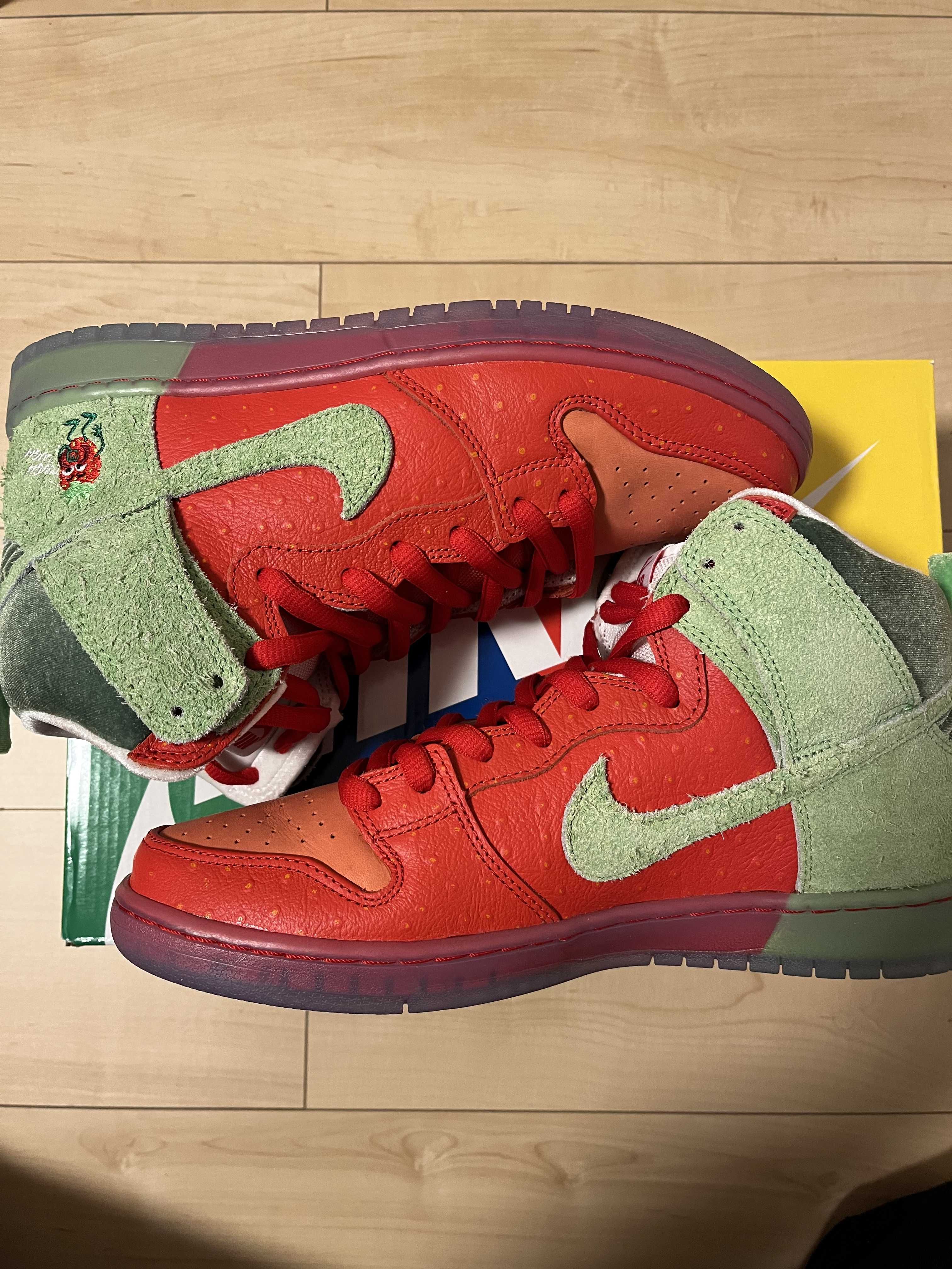Nike SB Dunk High "Strawberry Cough"
