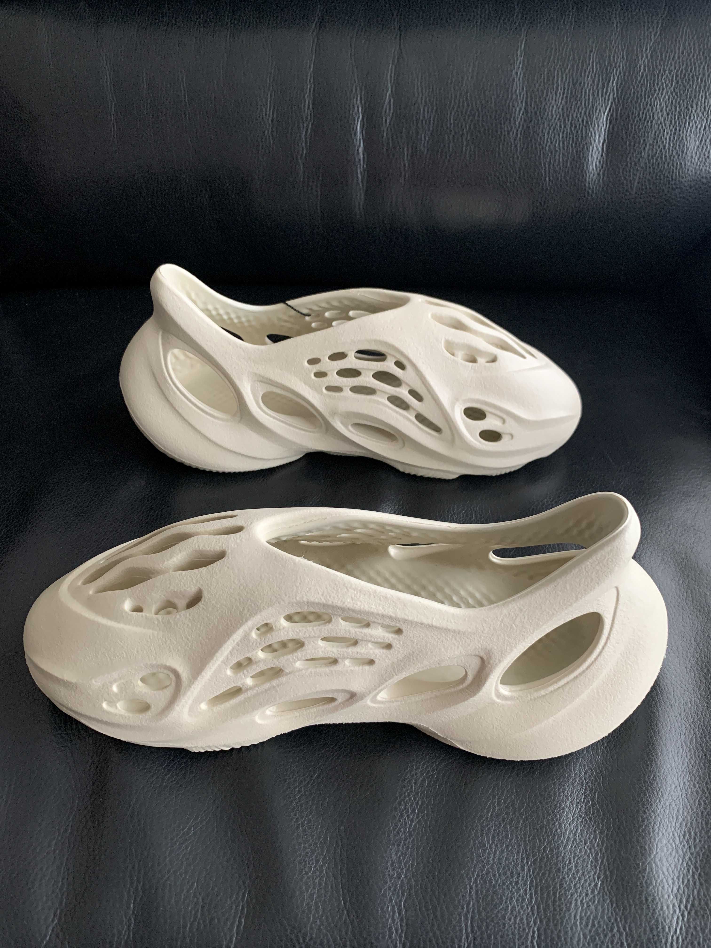 adidas YEEZY Foam Runner "Sand"