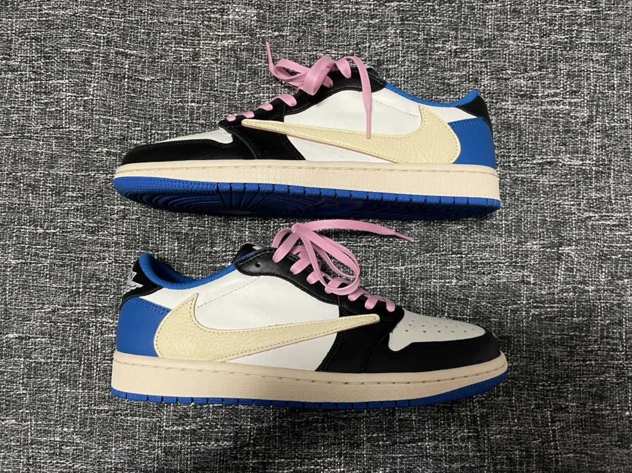 Travis Scott × fragment design × Nike Air Jordan 1 Low OG SP "Military Blue"