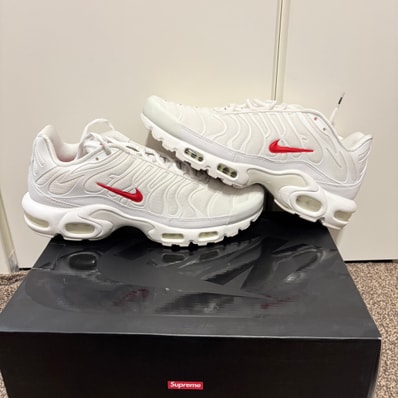 Supreme x Nike Air Max Plus TN "White/Speed Red"