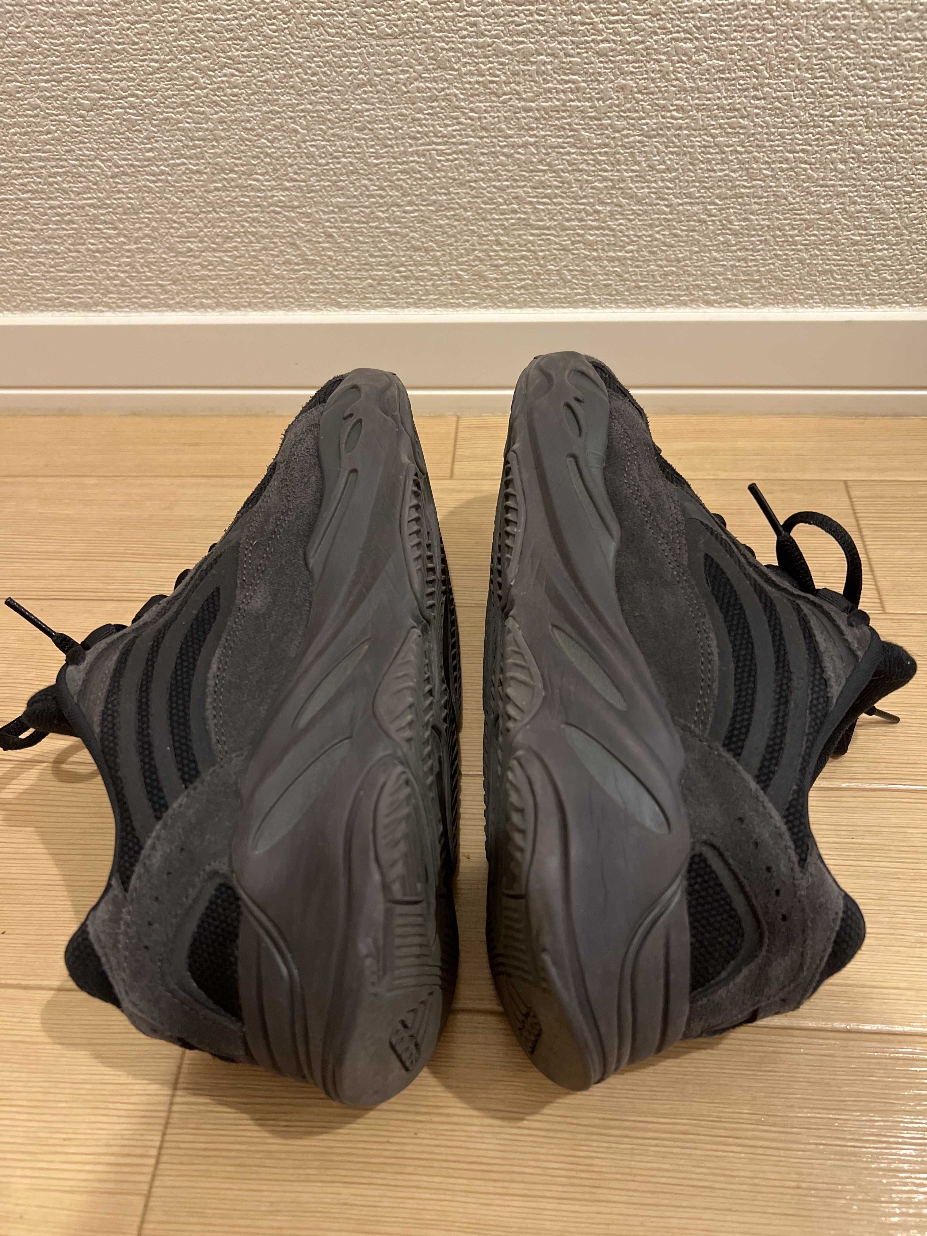 adidas YEEZY BOOST 700 V2 "Vanta"