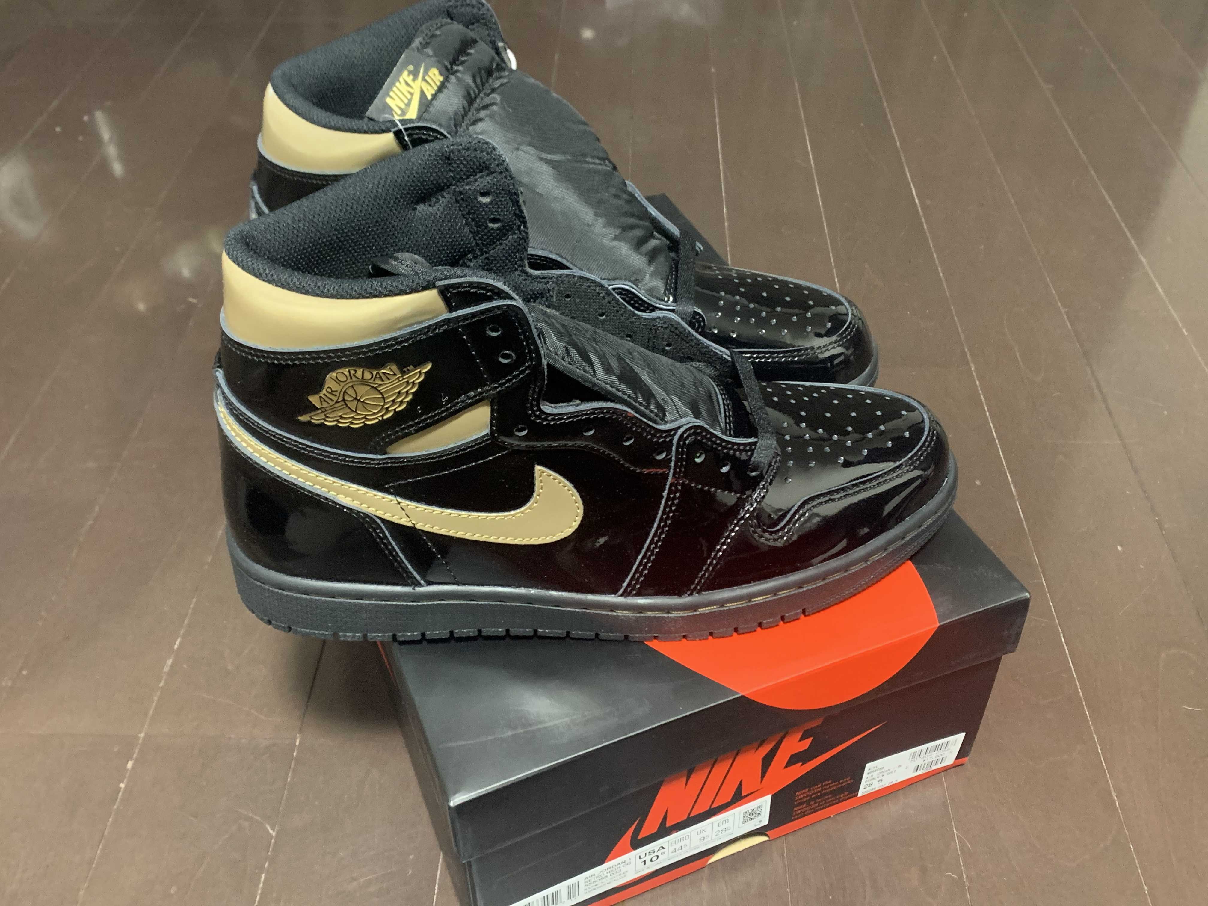 Nike Air Jordan 1 High OG "Black-Metalic Gold"