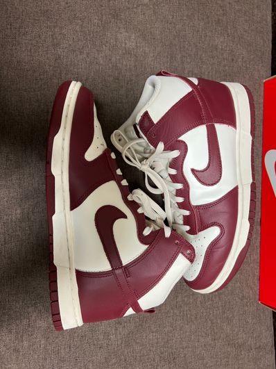 NIKE Women's DUNK HIGH "TEAM RED"