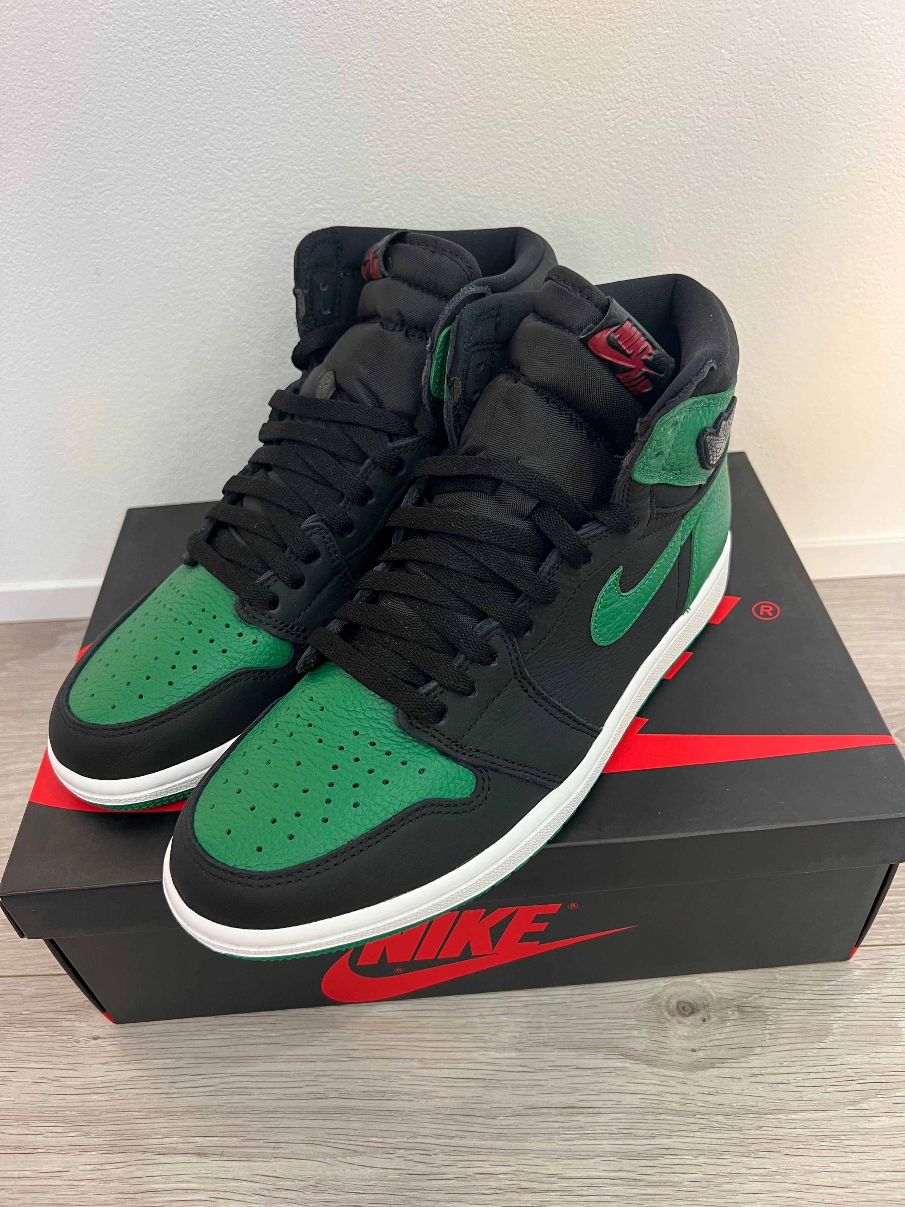 Nike Air Jordan 1 Retro High OG "Black/Pine Green" (2020)