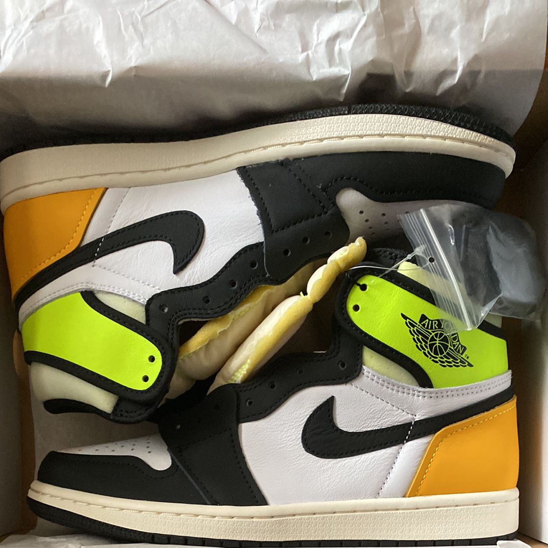 Nike Air Jordan 1 High OG "Volt Gold"