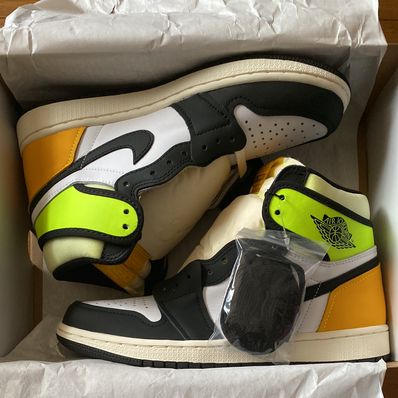 Nike Air Jordan 1 High OG "Volt Gold"