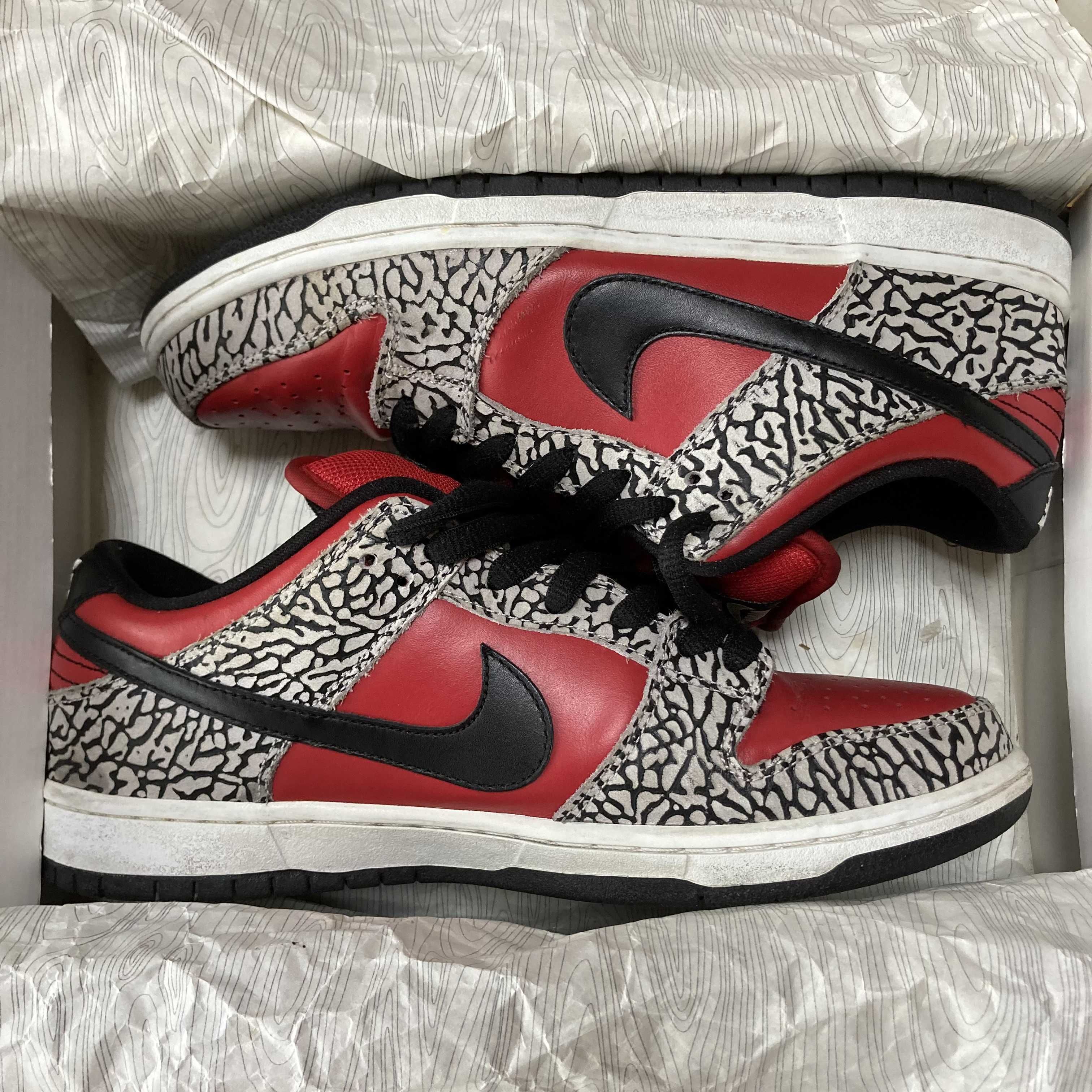 Supreme × Nike SB Dunk Low OG QS Gold Stars "White/Mean Green"